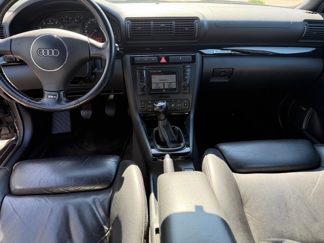 AUDI RS4 Avant 2.7 V6 Biturbo quattro-image-9