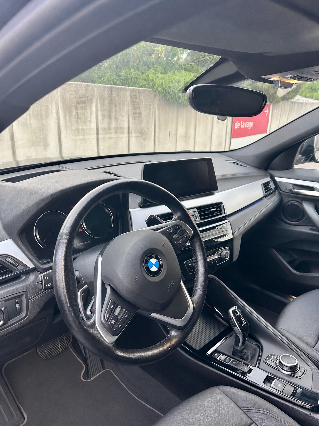 BMW 20i xDrive-image-4