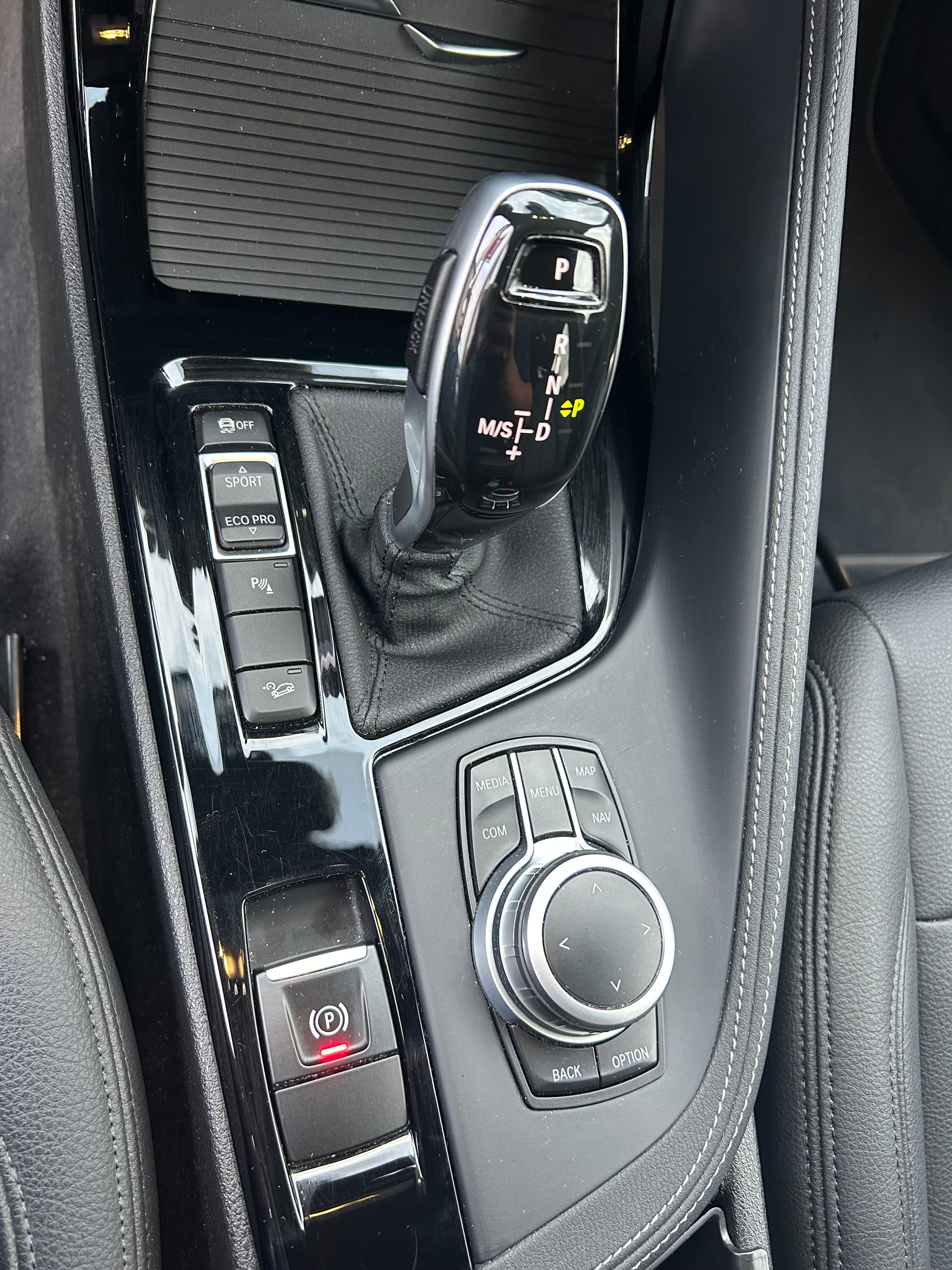 BMW 20i xDrive-image-9