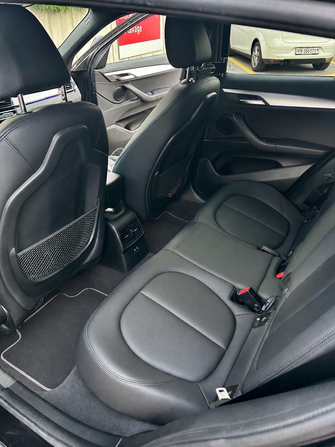 BMW 20i xDrive-image-5