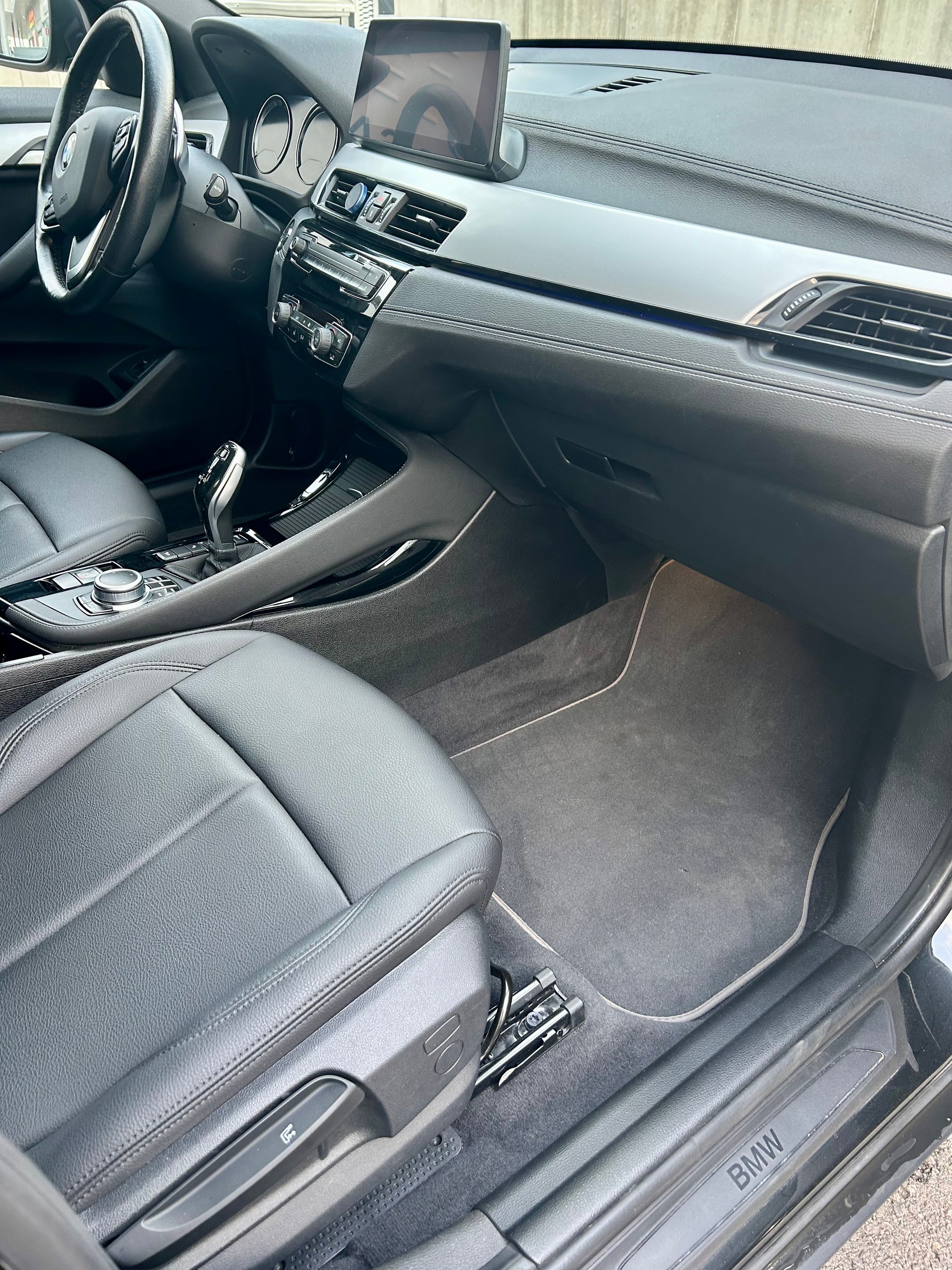 BMW 20i xDrive-image-6