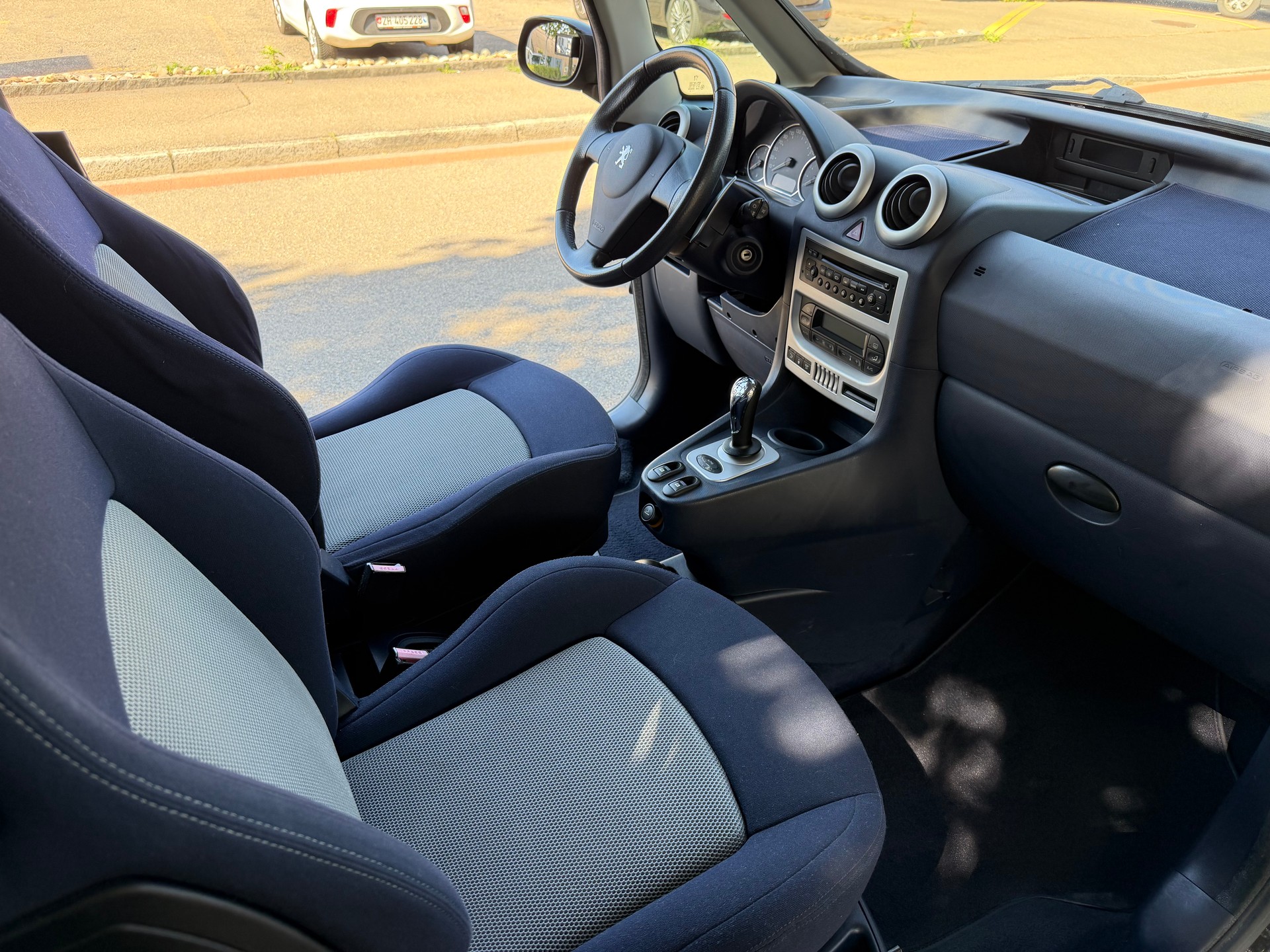 PEUGEOT 1007 1.6 Sport(y) 2-Tronic-image-9