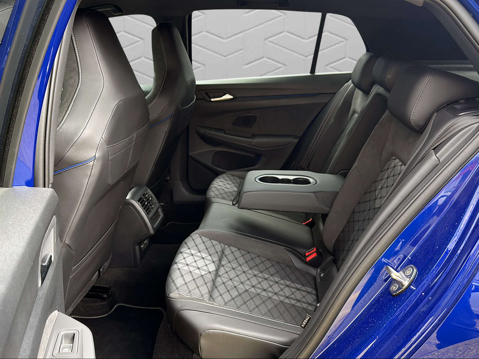 VW Golf 1.5 e TSI mHEV R-Line DSG-image-15