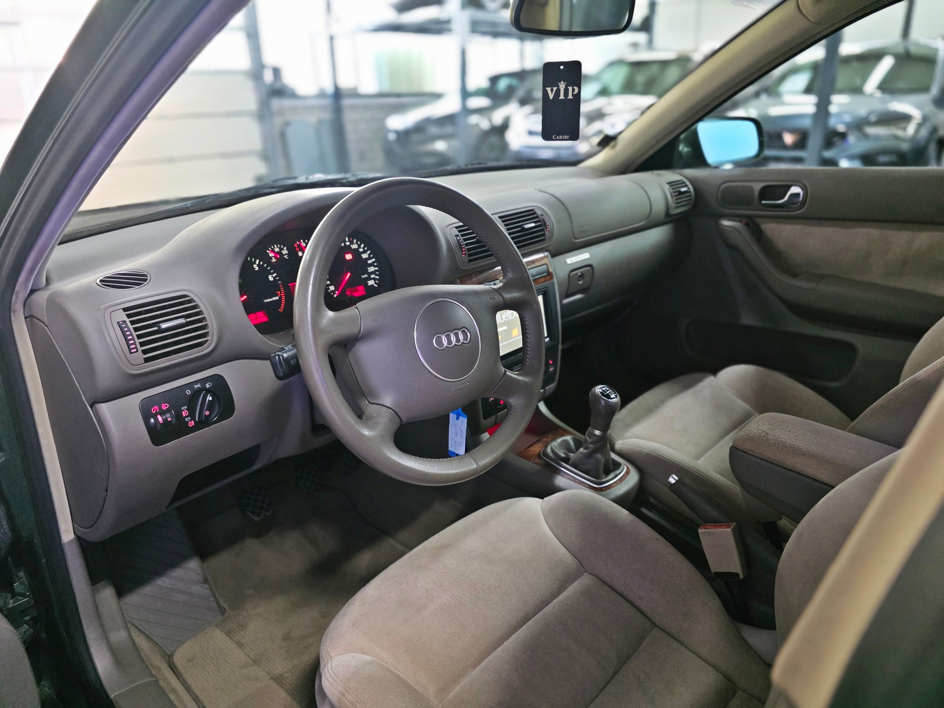 AUDI A3 1.8 T quattro Ambition-image-10