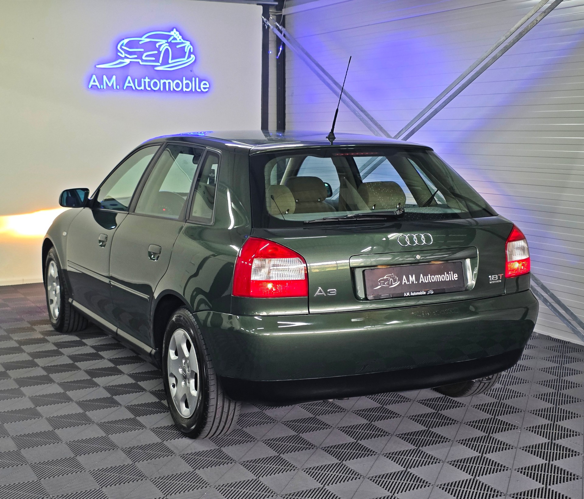 AUDI A3 1.8 T quattro Ambition-image-5