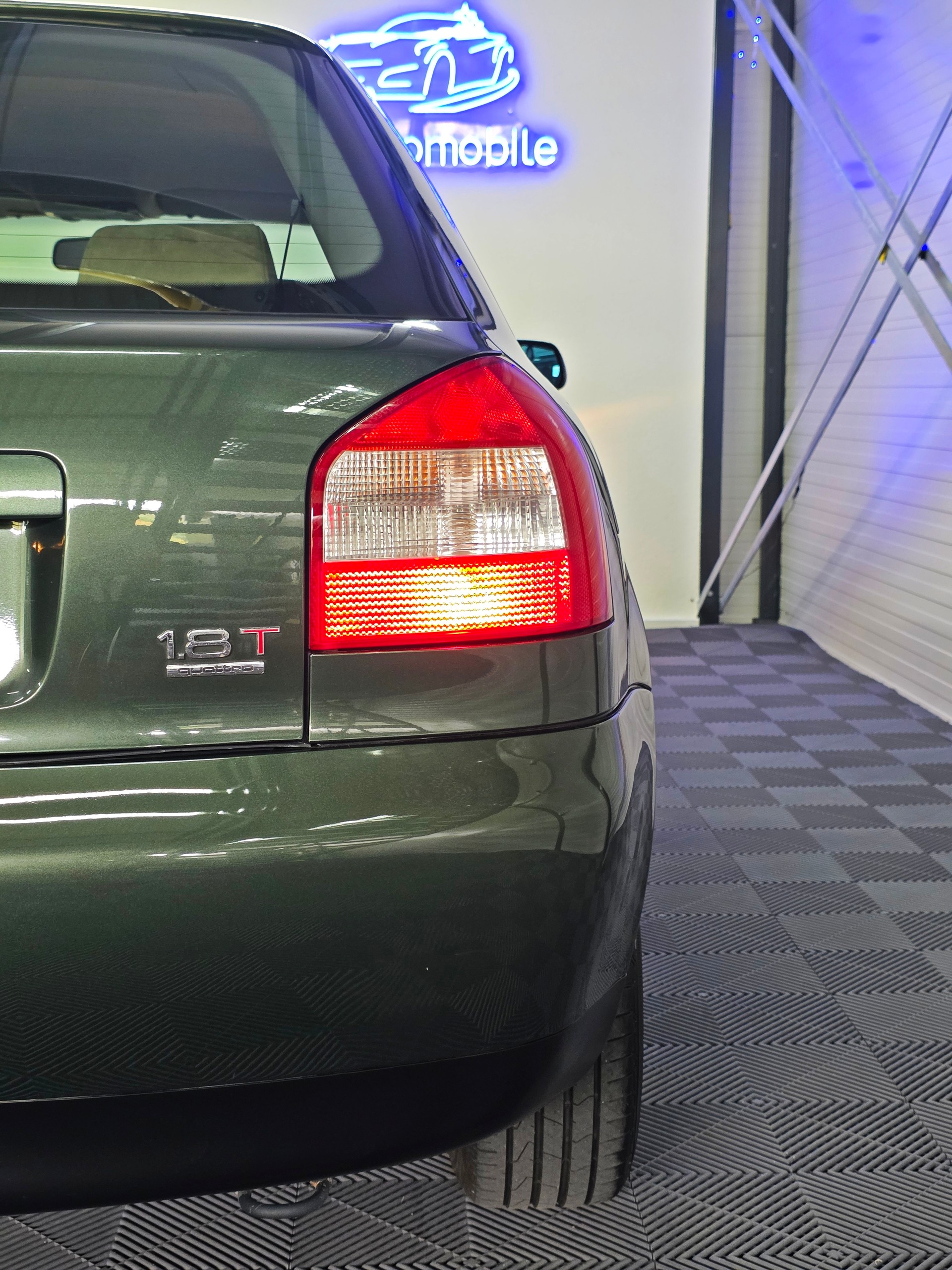 AUDI A3 1.8 T quattro Ambition-image-7