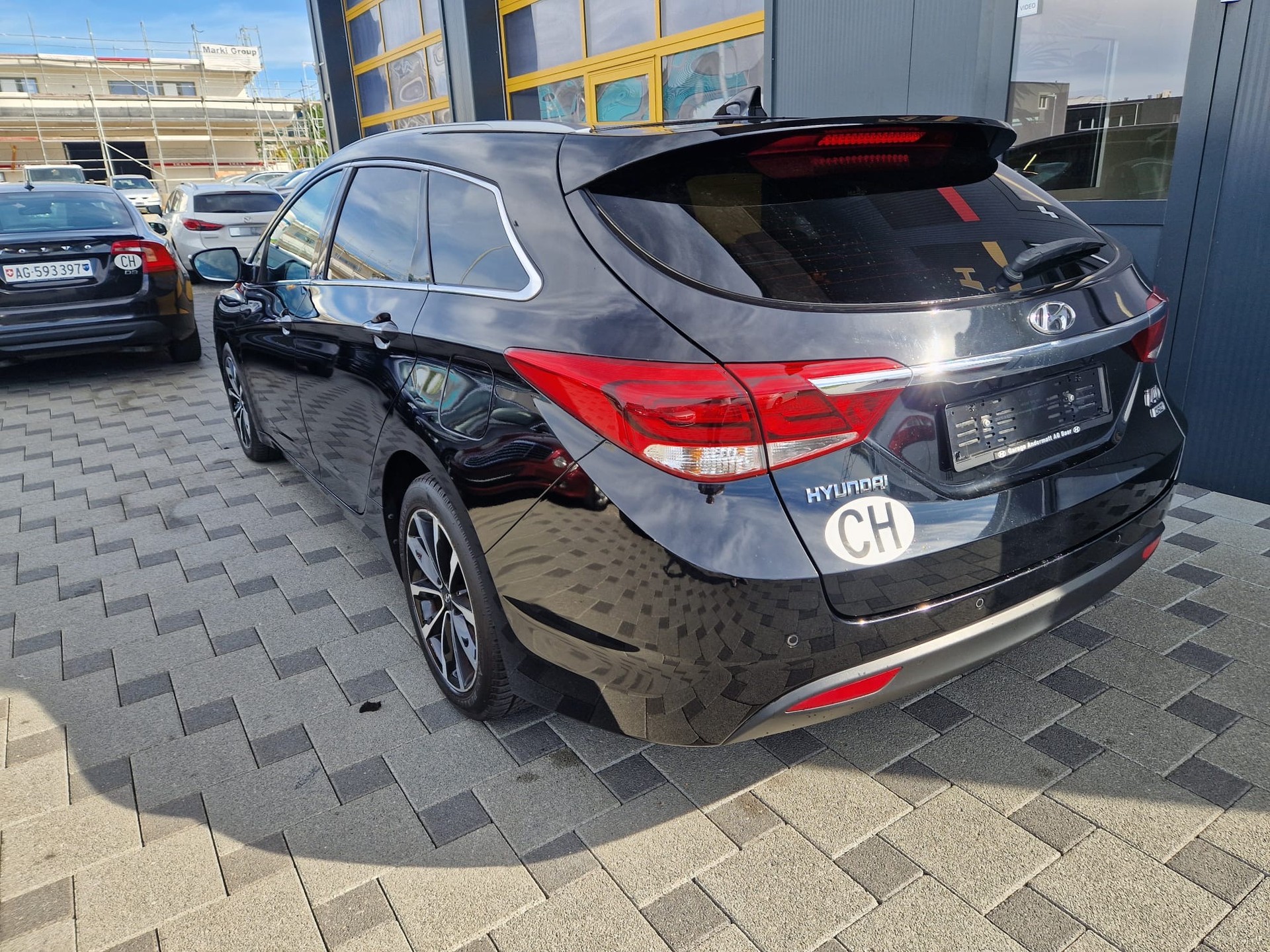 HYUNDAI i40 Wagon 1.7 CRDI Amplia Automatic-image-3