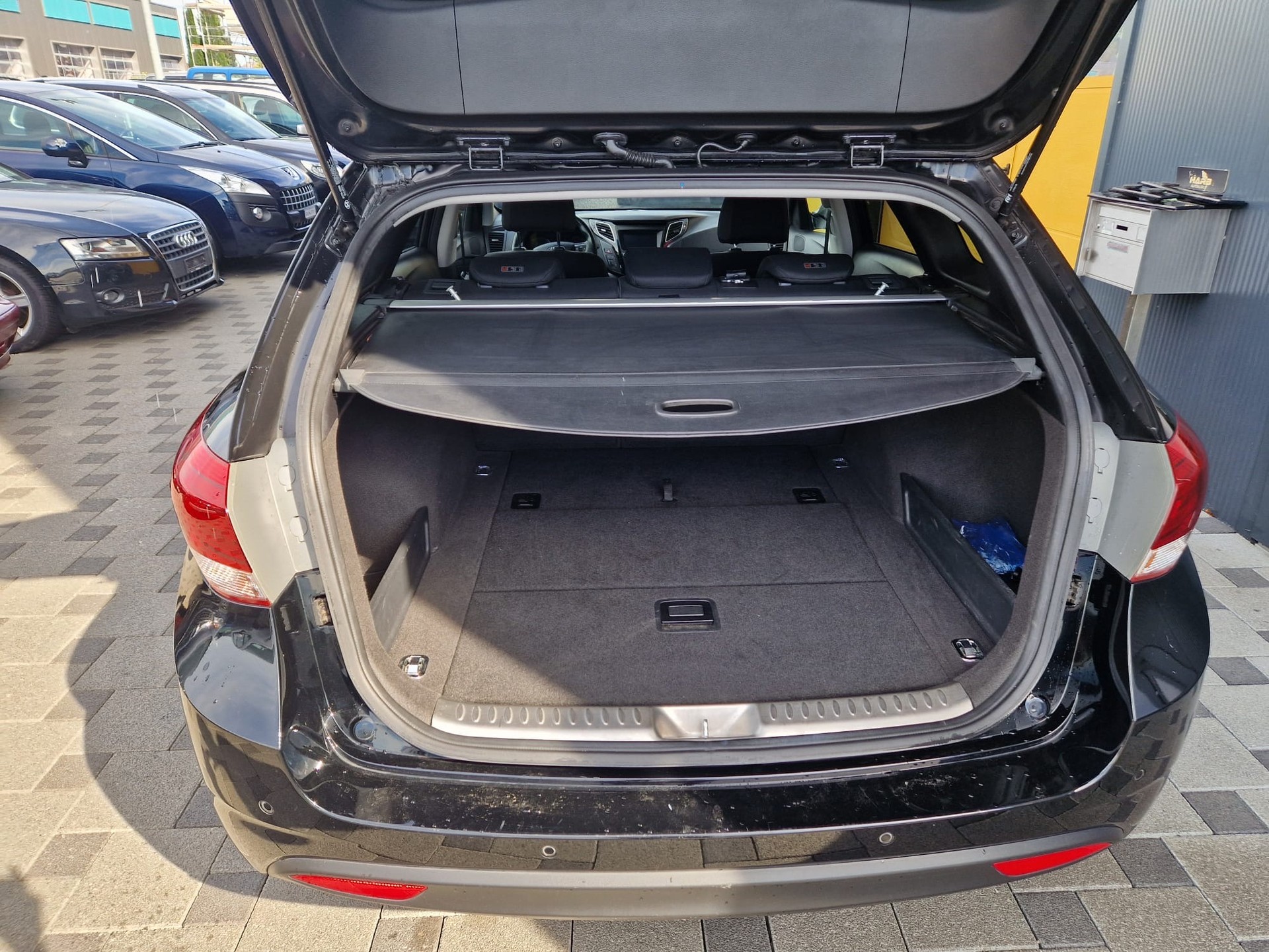 HYUNDAI i40 Wagon 1.7 CRDI Amplia Automatic-image-9