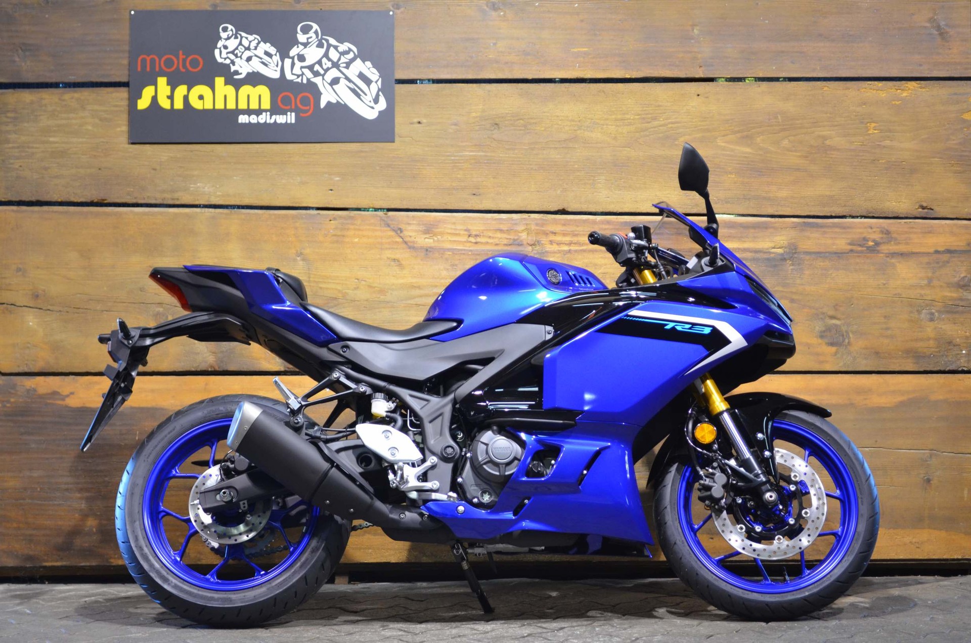 YAMAHA YZF-R3 ABS-showroom-element-1