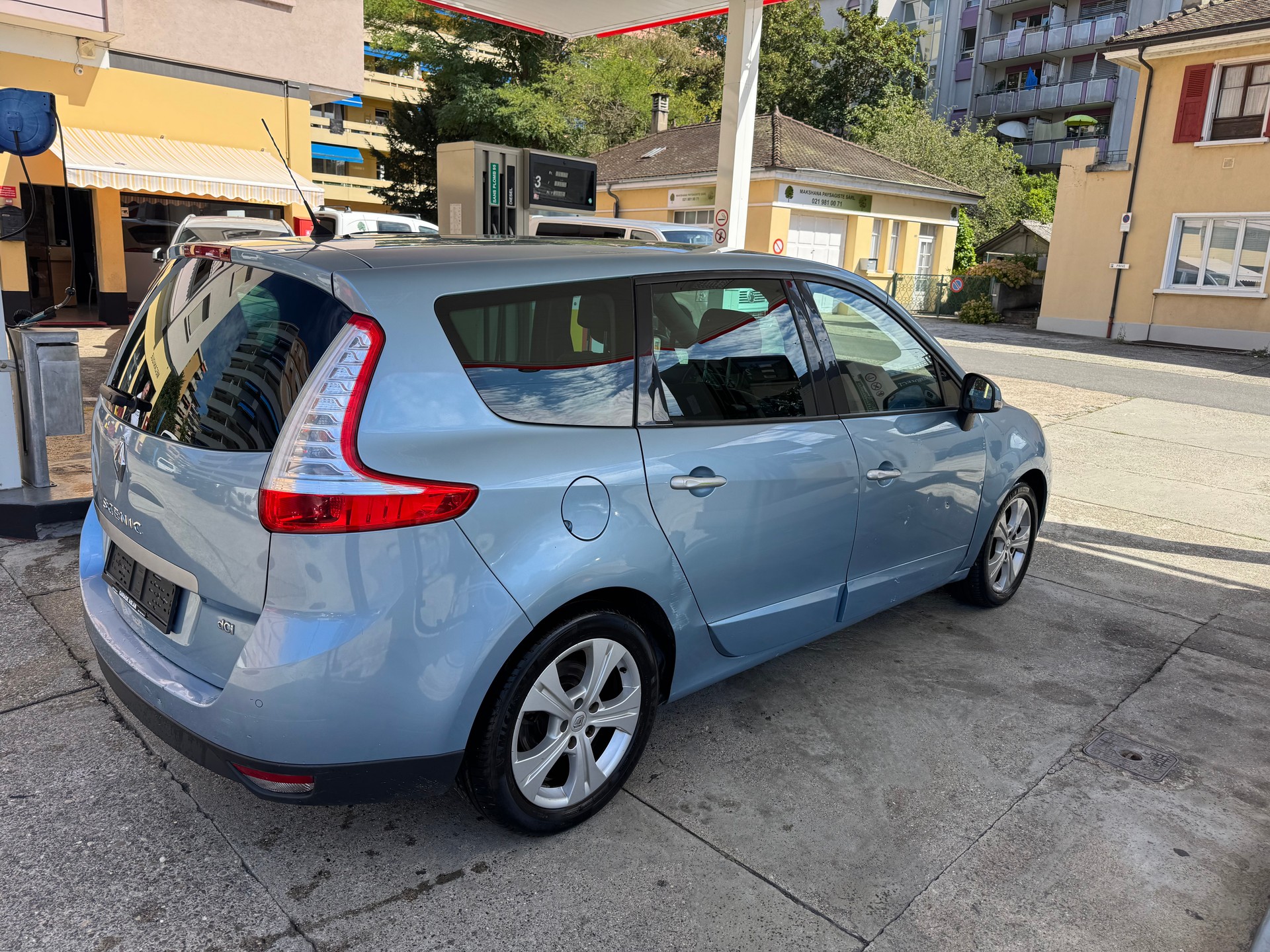 RENAULT Grand Scénic 2.0 dCi Bose Automatic-image-3