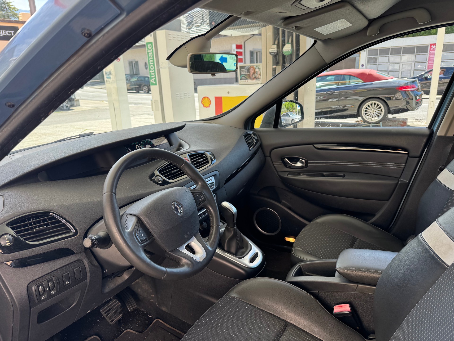RENAULT Grand Scénic 2.0 dCi Bose Automatic-image-4