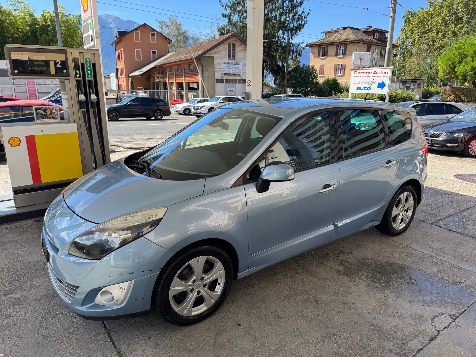 RENAULT Grand Scénic 2.0 dCi Bose Automatic-image-0