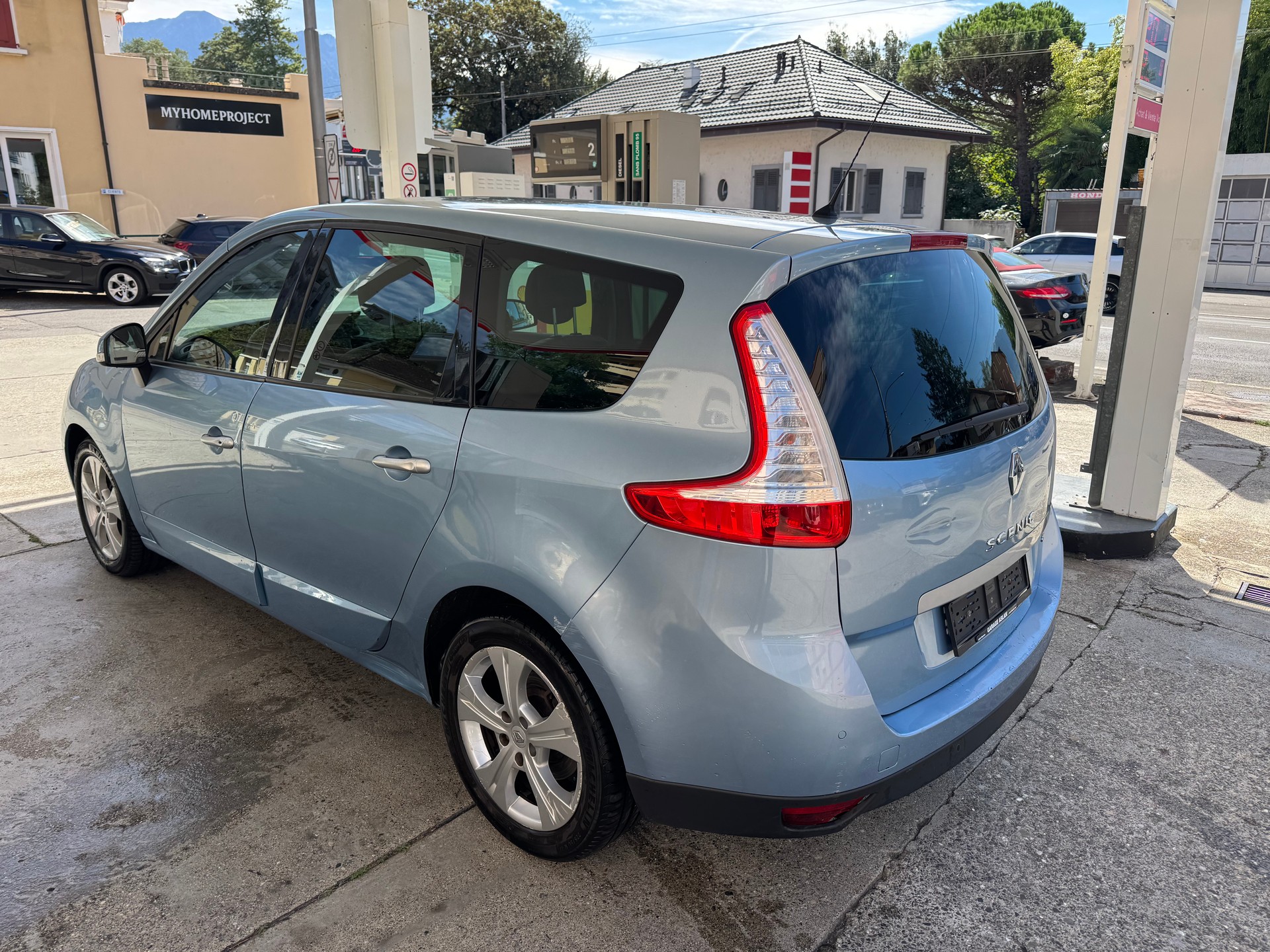 RENAULT Grand Scénic 2.0 dCi Bose Automatic-image-1