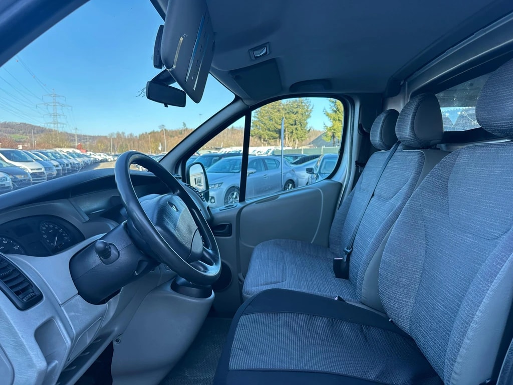RENAULT Trafic 2.5 dCi 2.9t L1H1-image-7