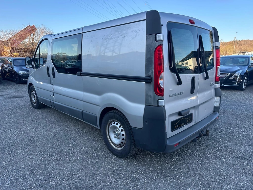 RENAULT Trafic 2.5 dCi 2.9t L1H1-image-2