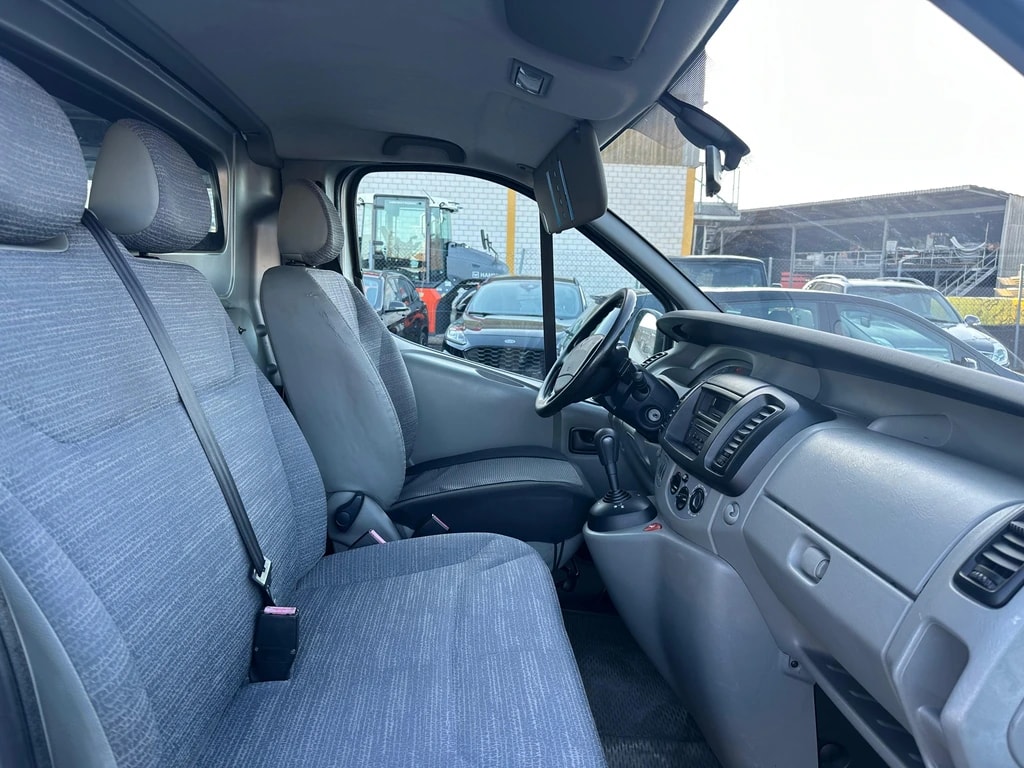 RENAULT Trafic 2.5 dCi 2.9t L1H1-image-8