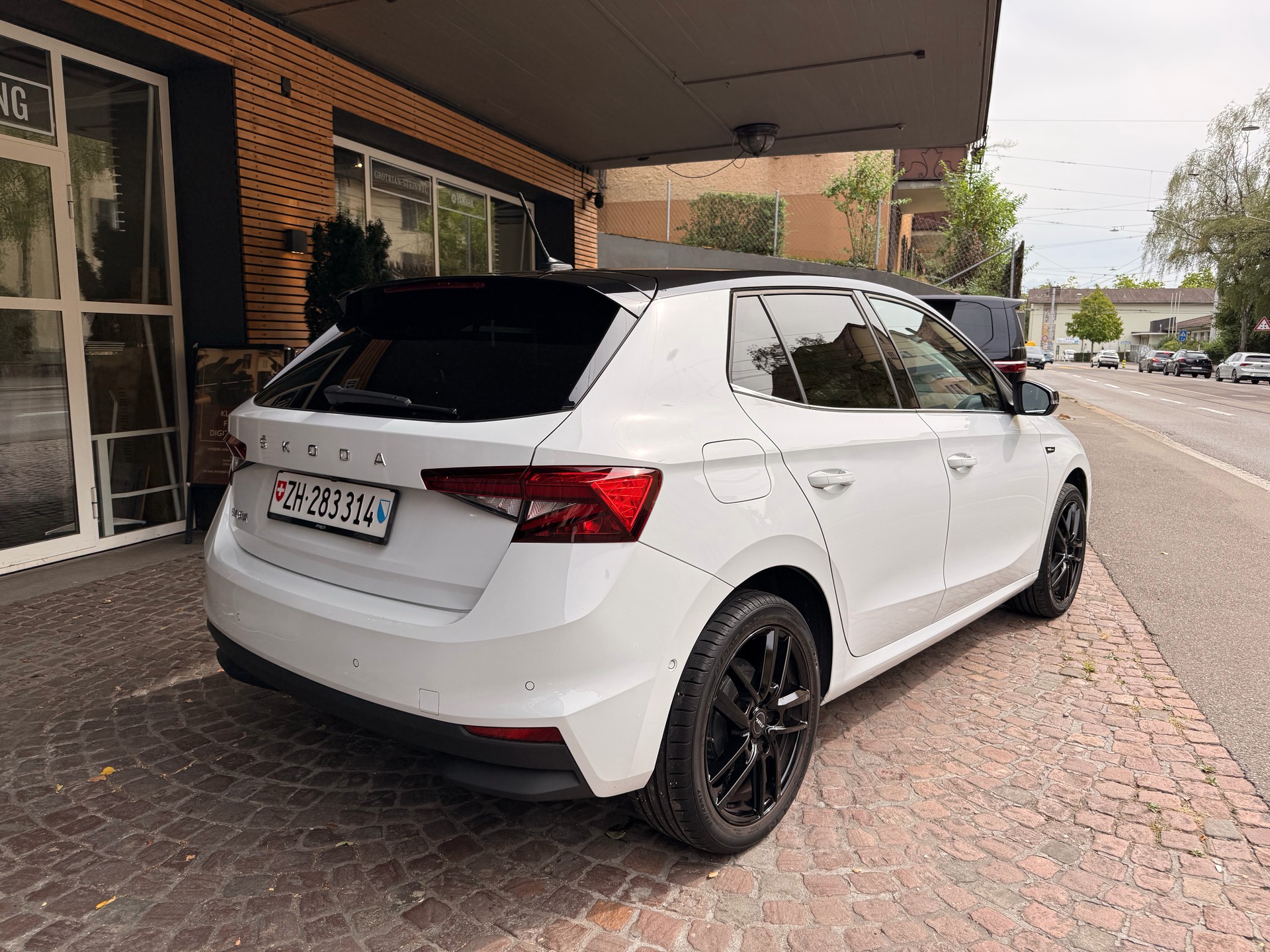 SKODA 1.0 TSI First Edition DSG-image-1