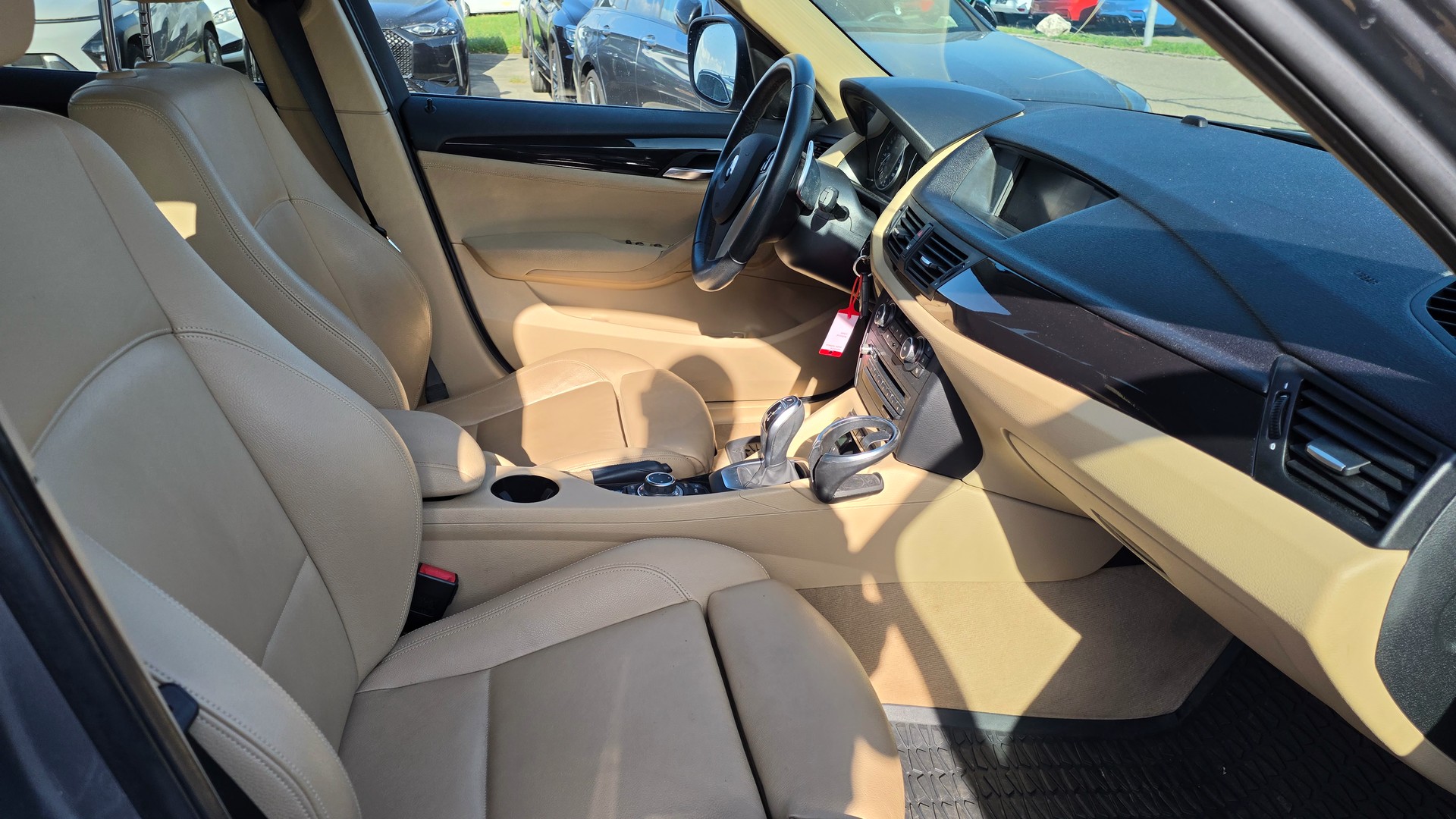 BMW X1 xDrive 20i Steptronic-image-6