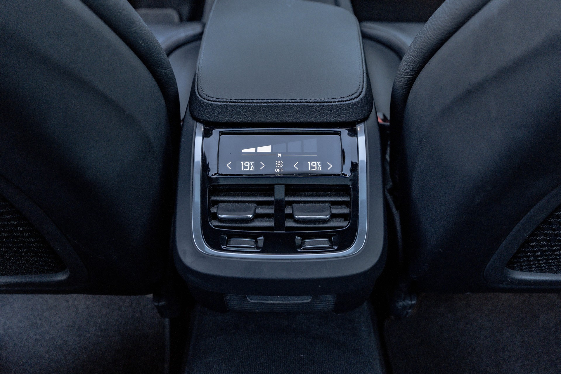 VOLVO V90 Cross Country D5 Pro AWD Geartronic Powerpulse * FRISCH AB MFK * TRAUMHAFTE AUSSTATTUNG * AHK *-image-20