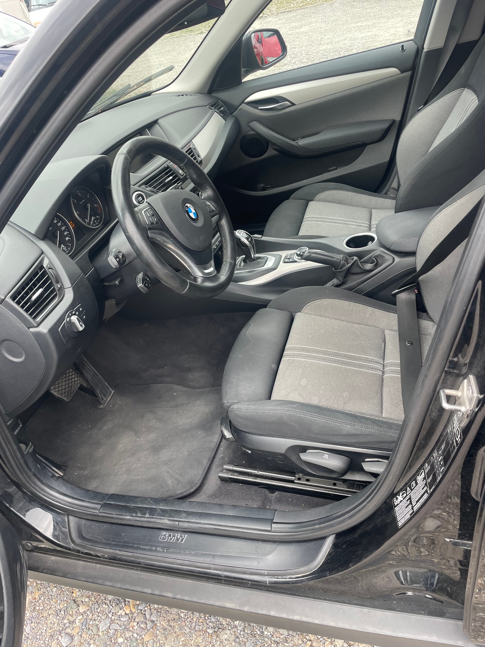 BMW X1 xDrive 18d xLine Steptronic-image-12