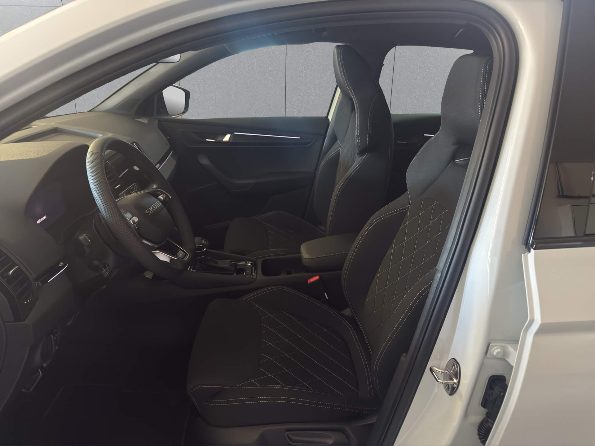 SKODA Karoq 2.0 TSI SportLine 4x4 DSG-image-6