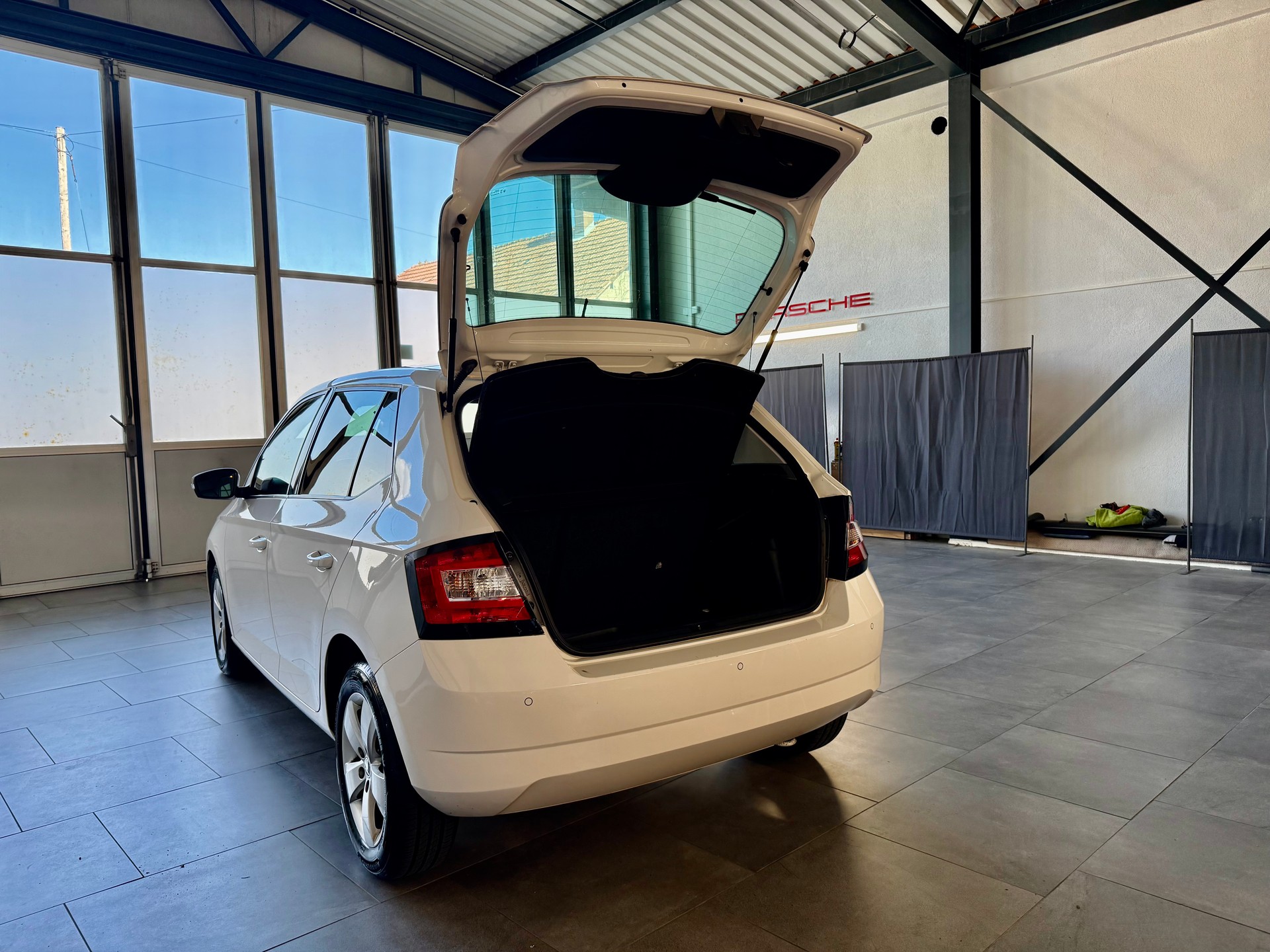 SKODA Fabia 1.2 TSI Sport Ambition-image-5