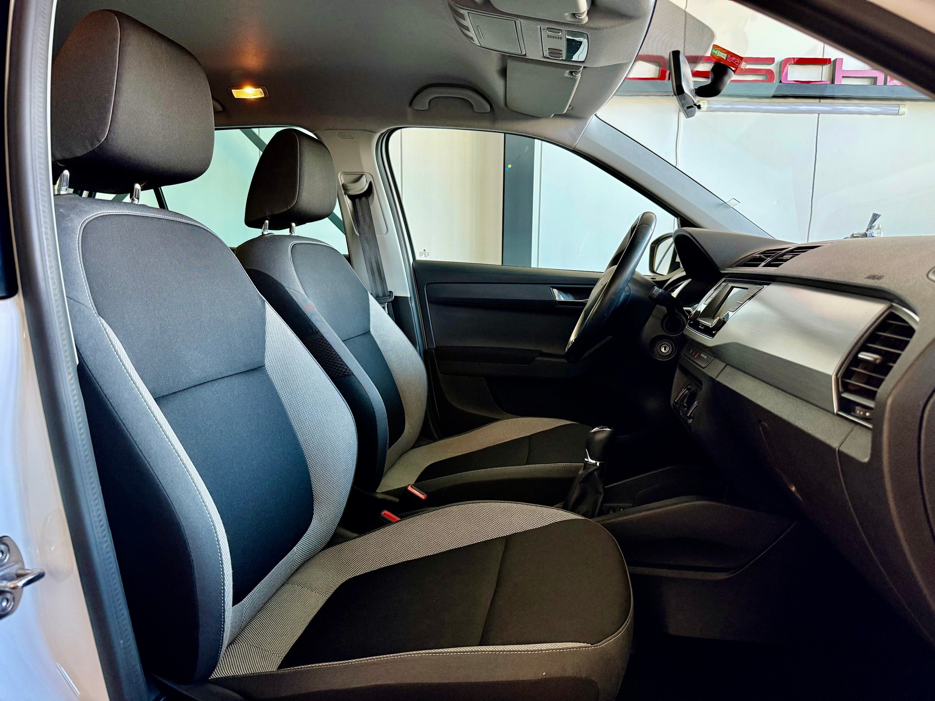 SKODA Fabia 1.2 TSI Sport Ambition-image-8