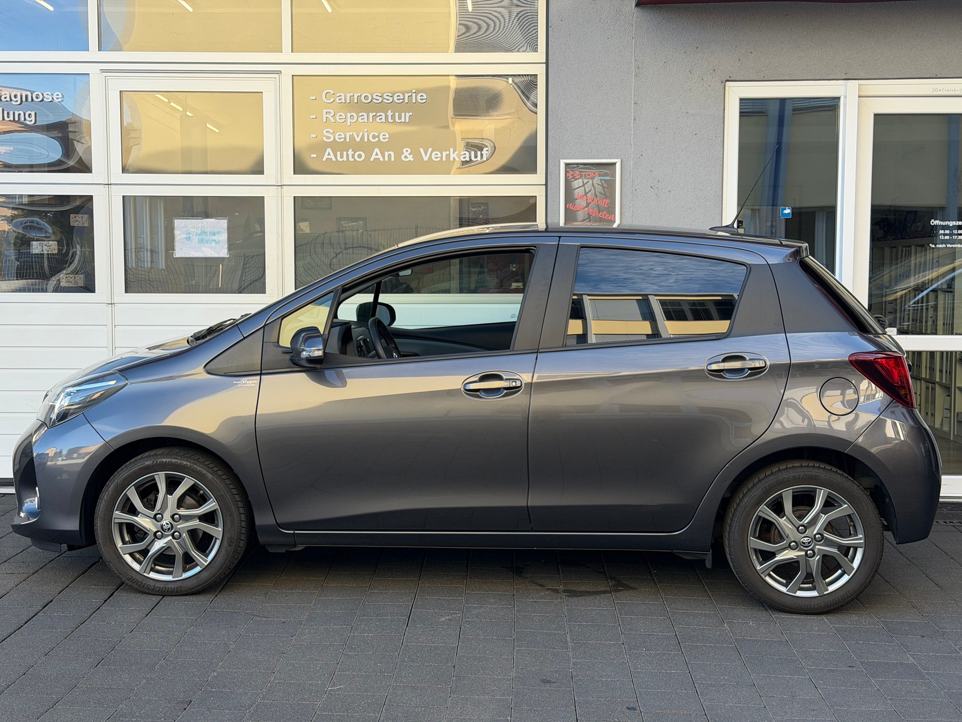 TOYOTA Yaris 1.33 Trend*Ab MFK&Service*Rückfahrkamera*Sitzheizung*Mediasystemnavi*8-Fach Räder*-image-1