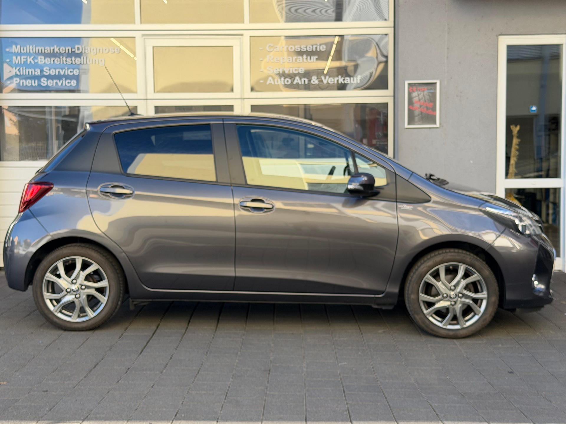 TOYOTA Yaris 1.33 Trend*Ab MFK&Service*Rückfahrkamera*Sitzheizung*Mediasystemnavi*8-Fach Räder*-image-5