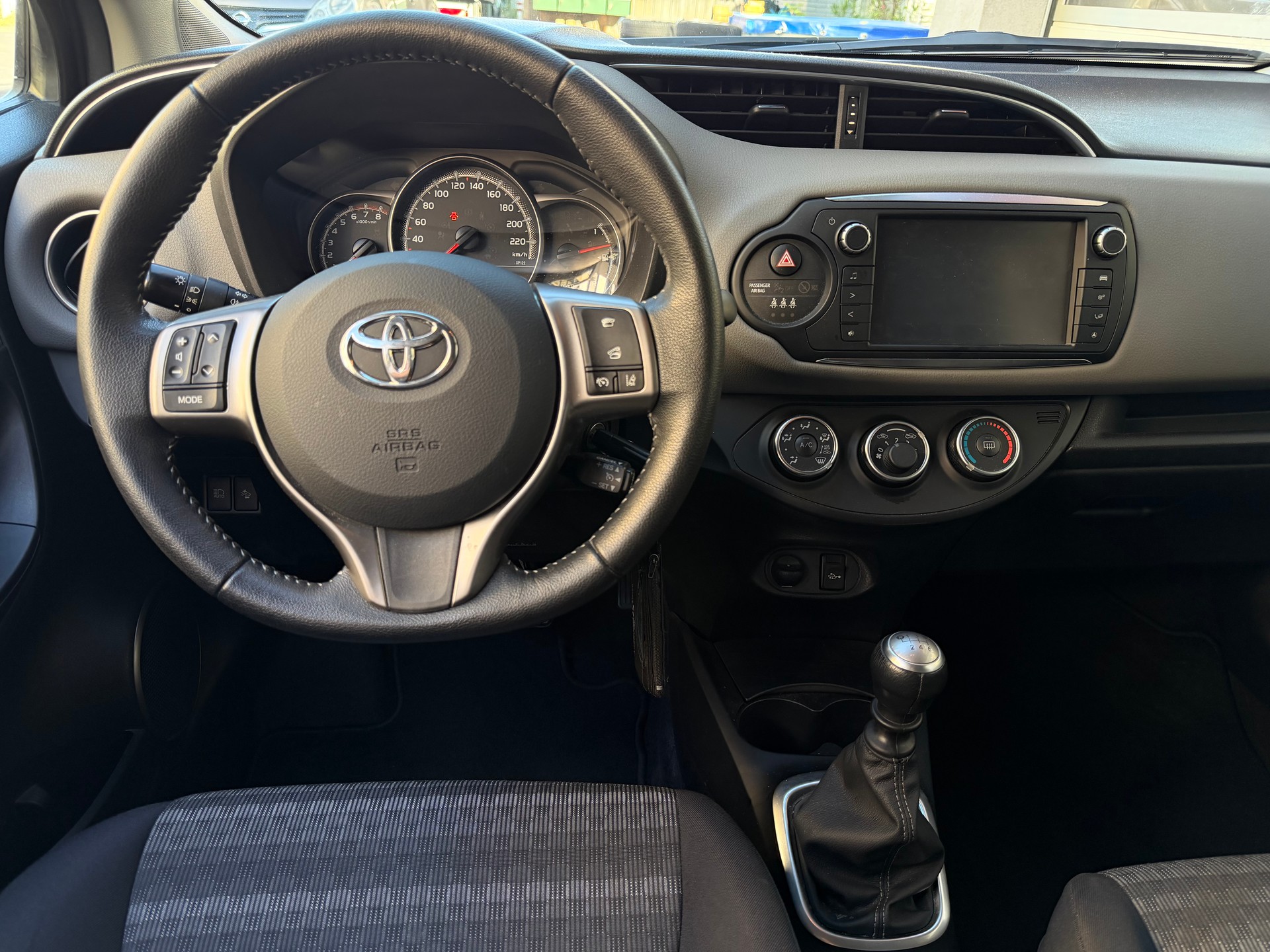 TOYOTA Yaris 1.33 Trend*Ab MFK&Service*Rückfahrkamera*Sitzheizung*Mediasystemnavi*8-Fach Räder*-image-10