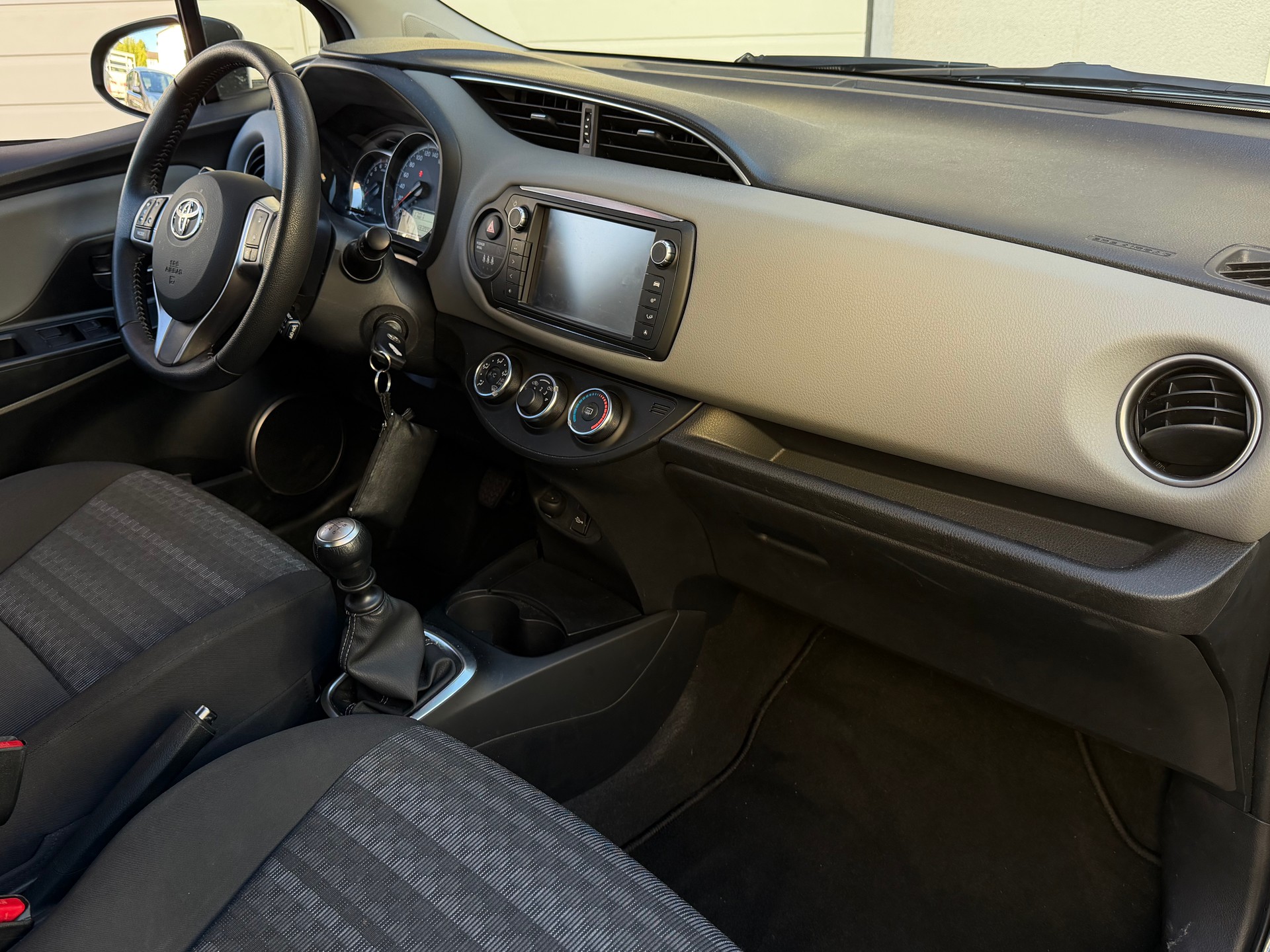 TOYOTA Yaris 1.33 Trend*Ab MFK&Service*Rückfahrkamera*Sitzheizung*Mediasystemnavi*8-Fach Räder*-image-11
