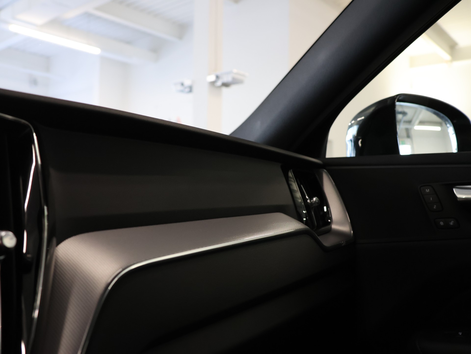 VOLVO XC60 T8 eAWD R-Design Geartronic *WERKSGARANTIE*-image-29