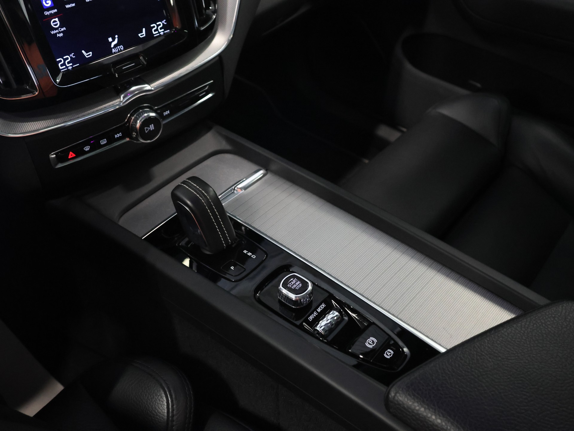 VOLVO XC60 T8 eAWD R-Design Geartronic *WERKSGARANTIE*-image-27