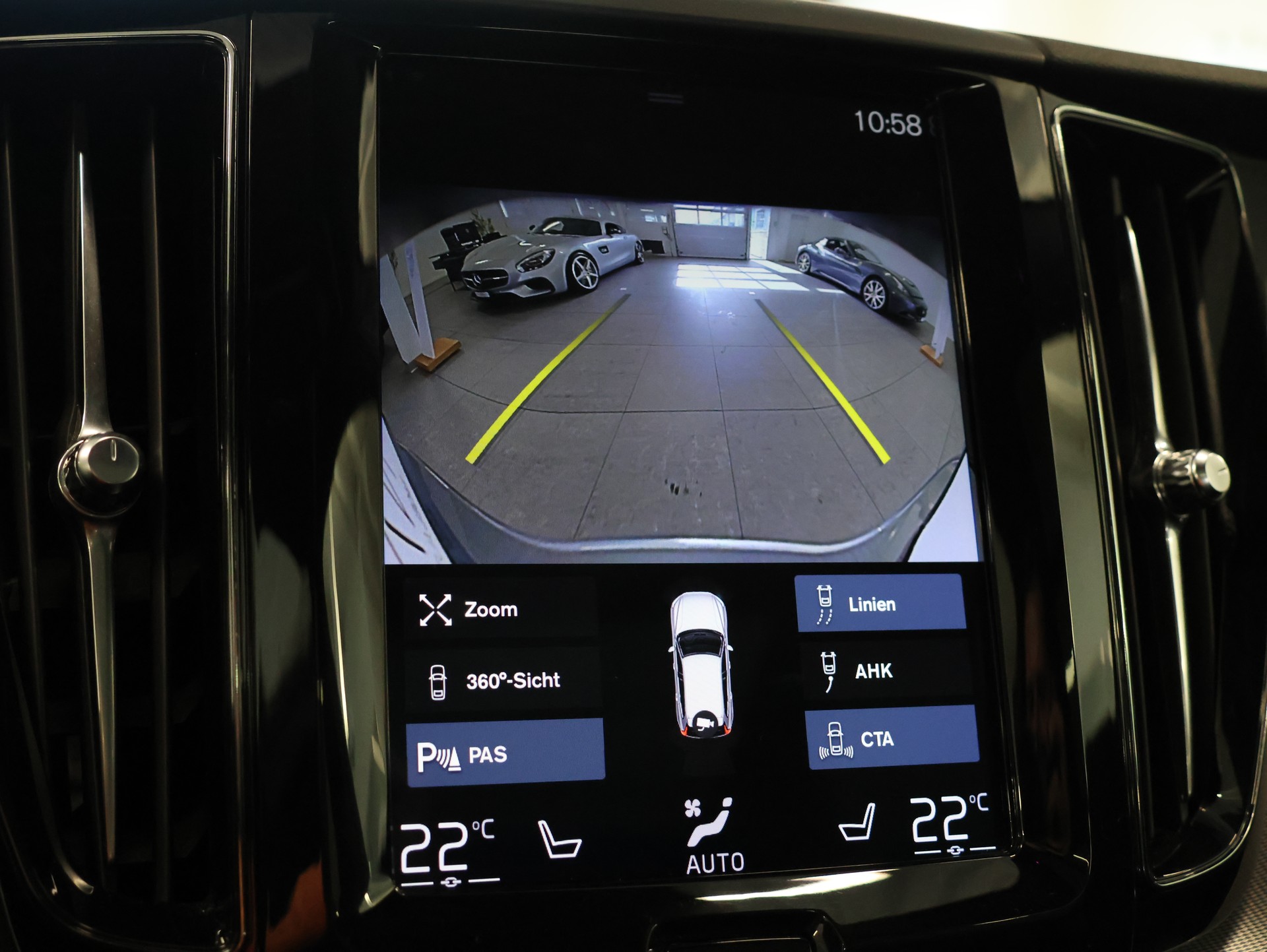 VOLVO XC60 T8 eAWD R-Design Geartronic *WERKSGARANTIE*-image-23