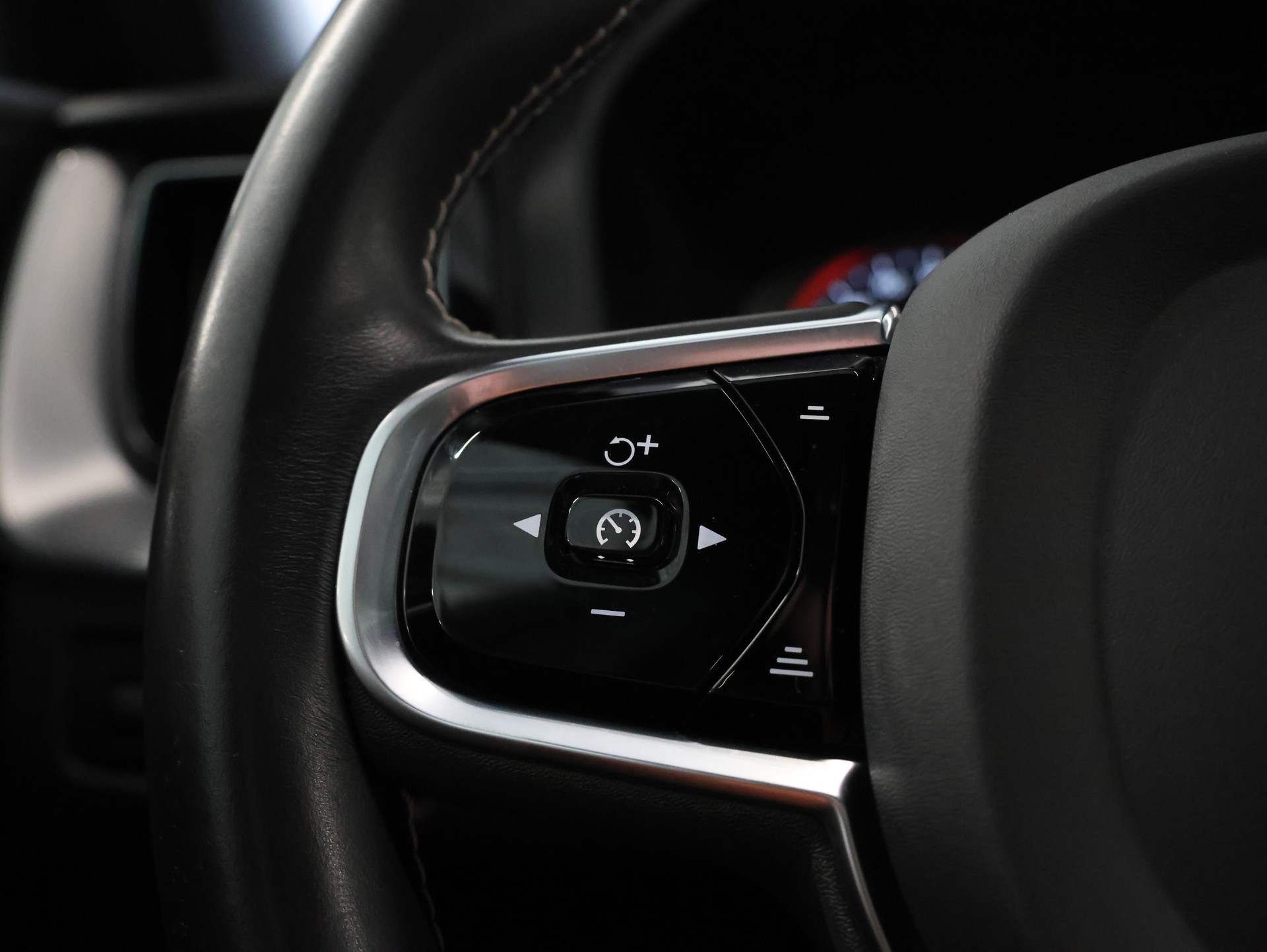 VOLVO XC60 T8 eAWD R-Design Geartronic *WERKSGARANTIE*-image-19
