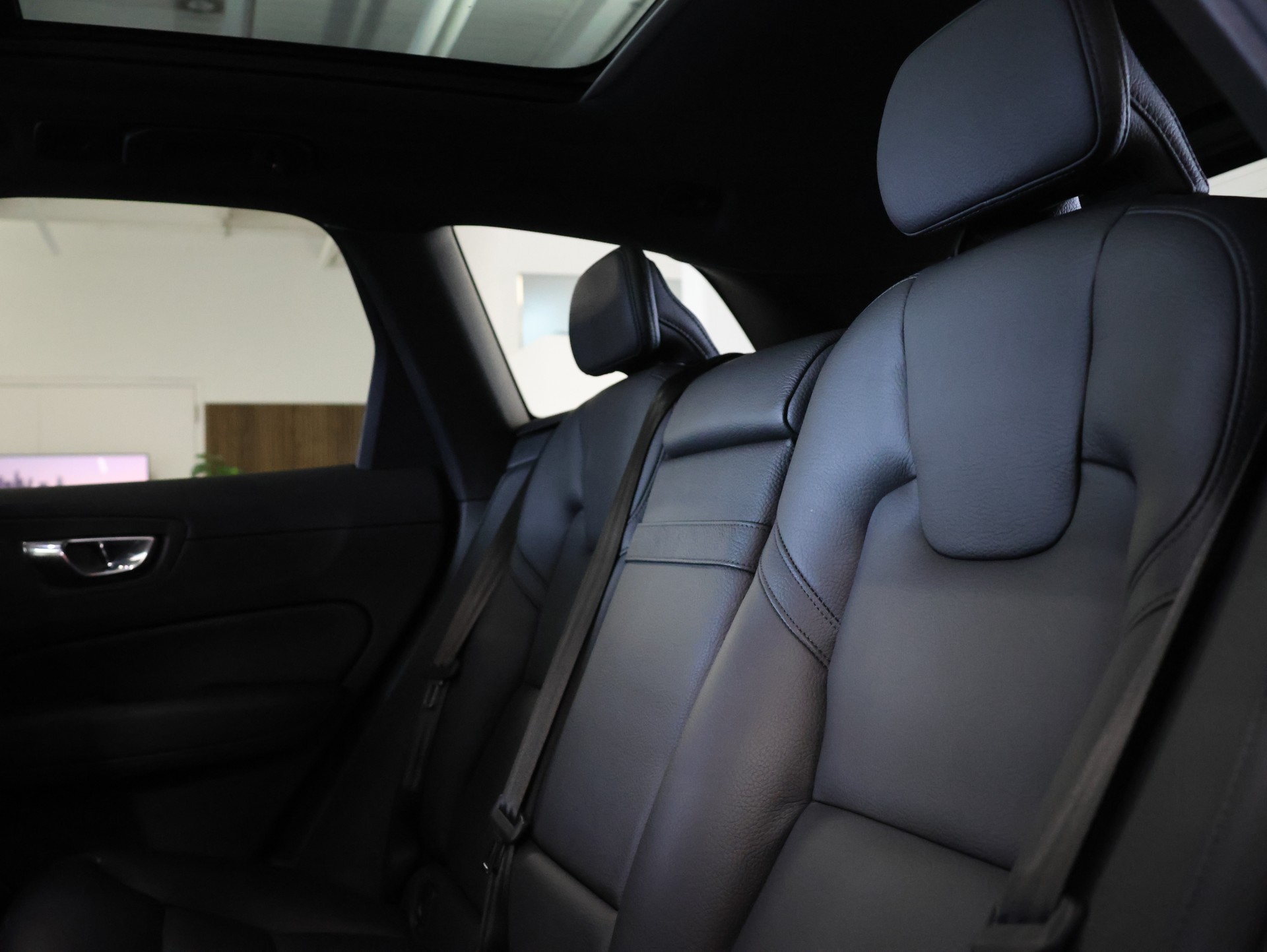 VOLVO XC60 T8 eAWD R-Design Geartronic *WERKSGARANTIE*-image-30