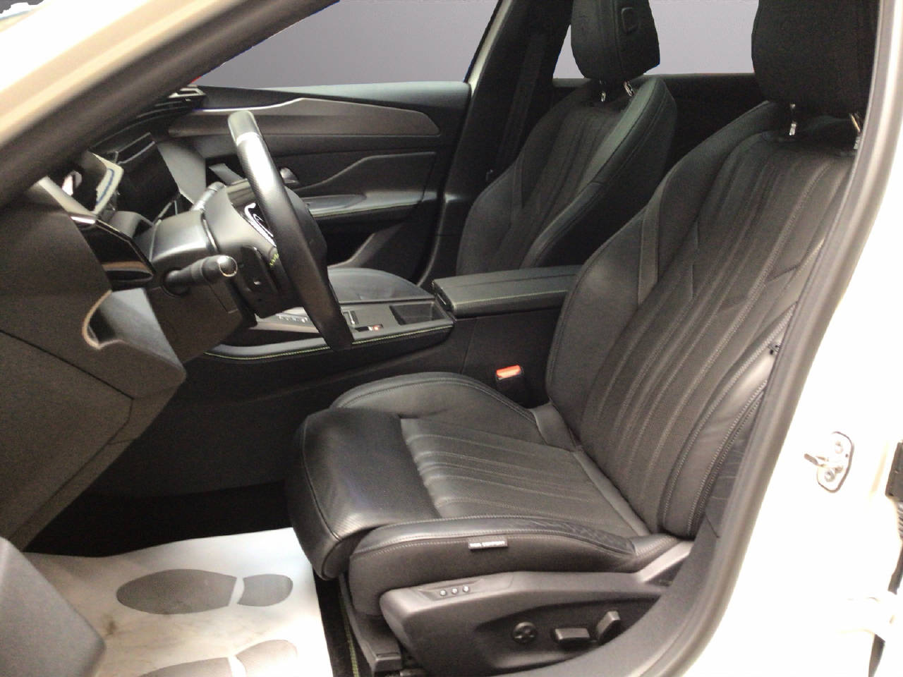 PEUGEOT 308 1.6 PHEV 225 PS GT Pack-image-4