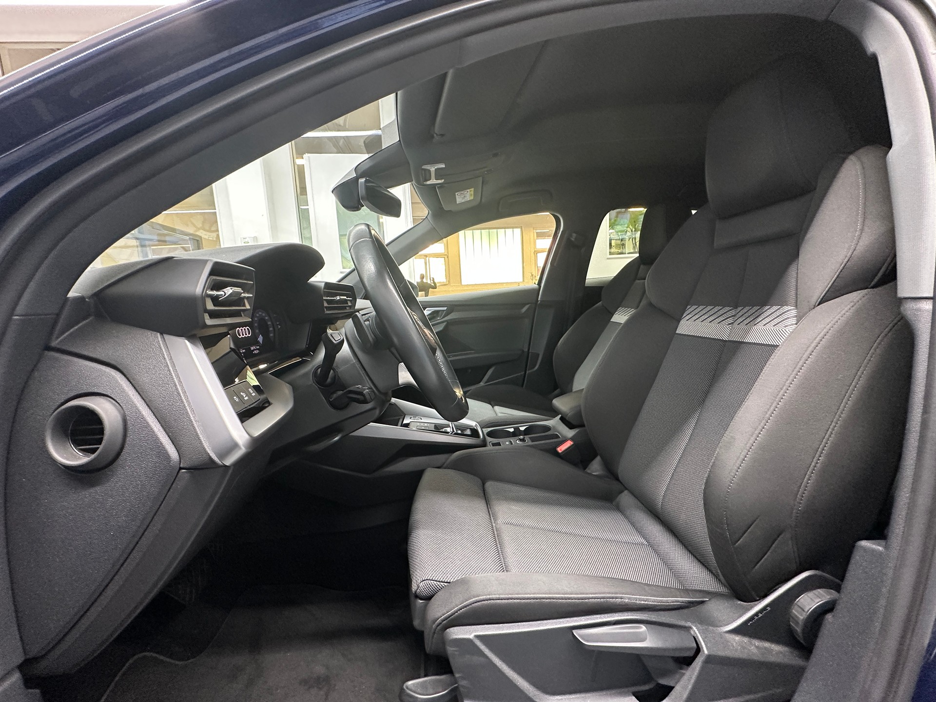 AUDI A3 Sportback 35 TFSI S line S-tronic-image-7