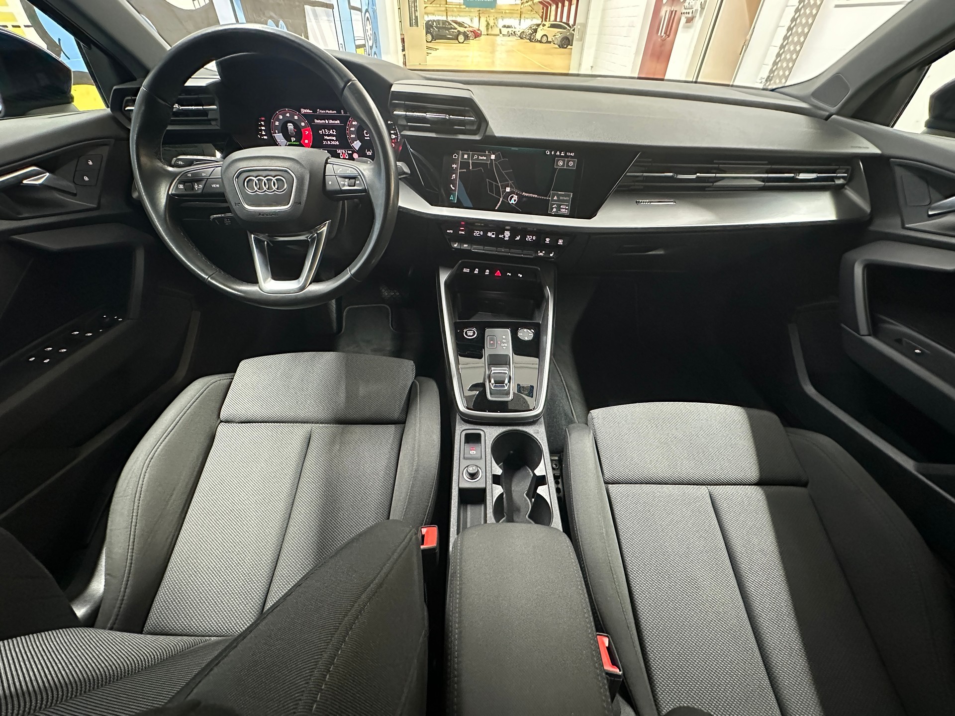 AUDI A3 Sportback 35 TFSI S line S-tronic-image-9