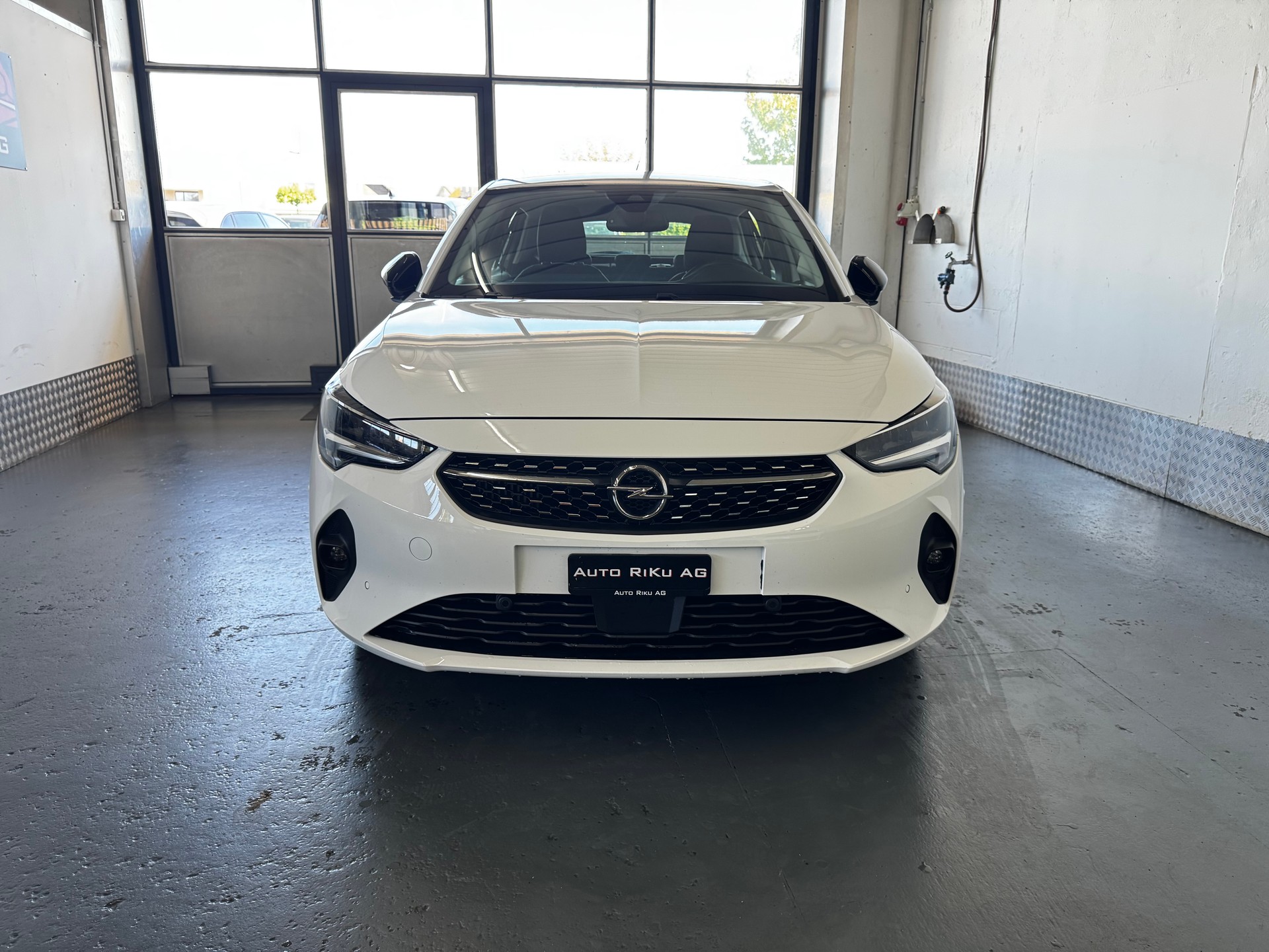 OPEL Corsa 1.2 TP Elegance-image-4