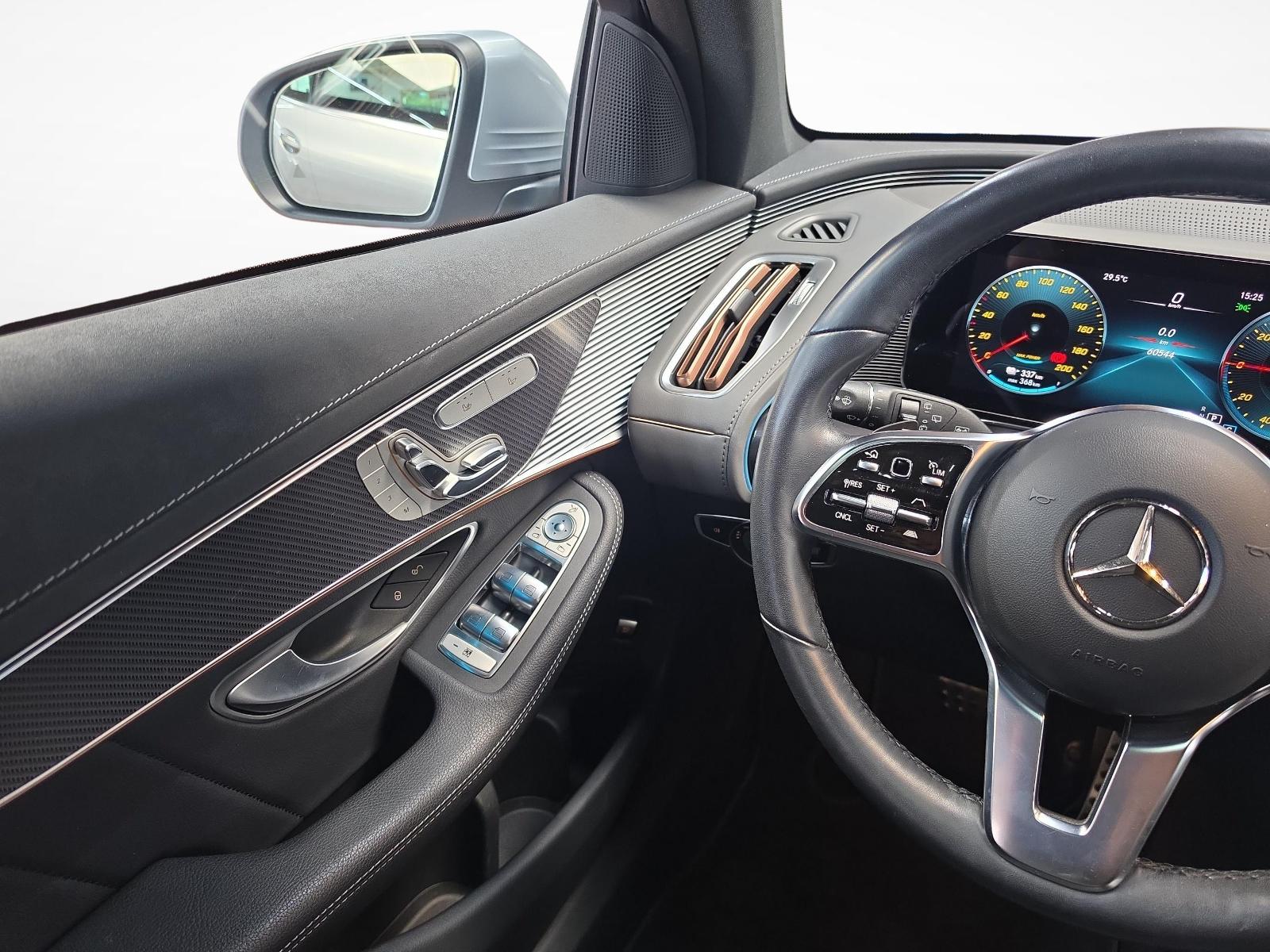 MERCEDES-BENZ EQC 400 4MATIC AMG Line-image-6