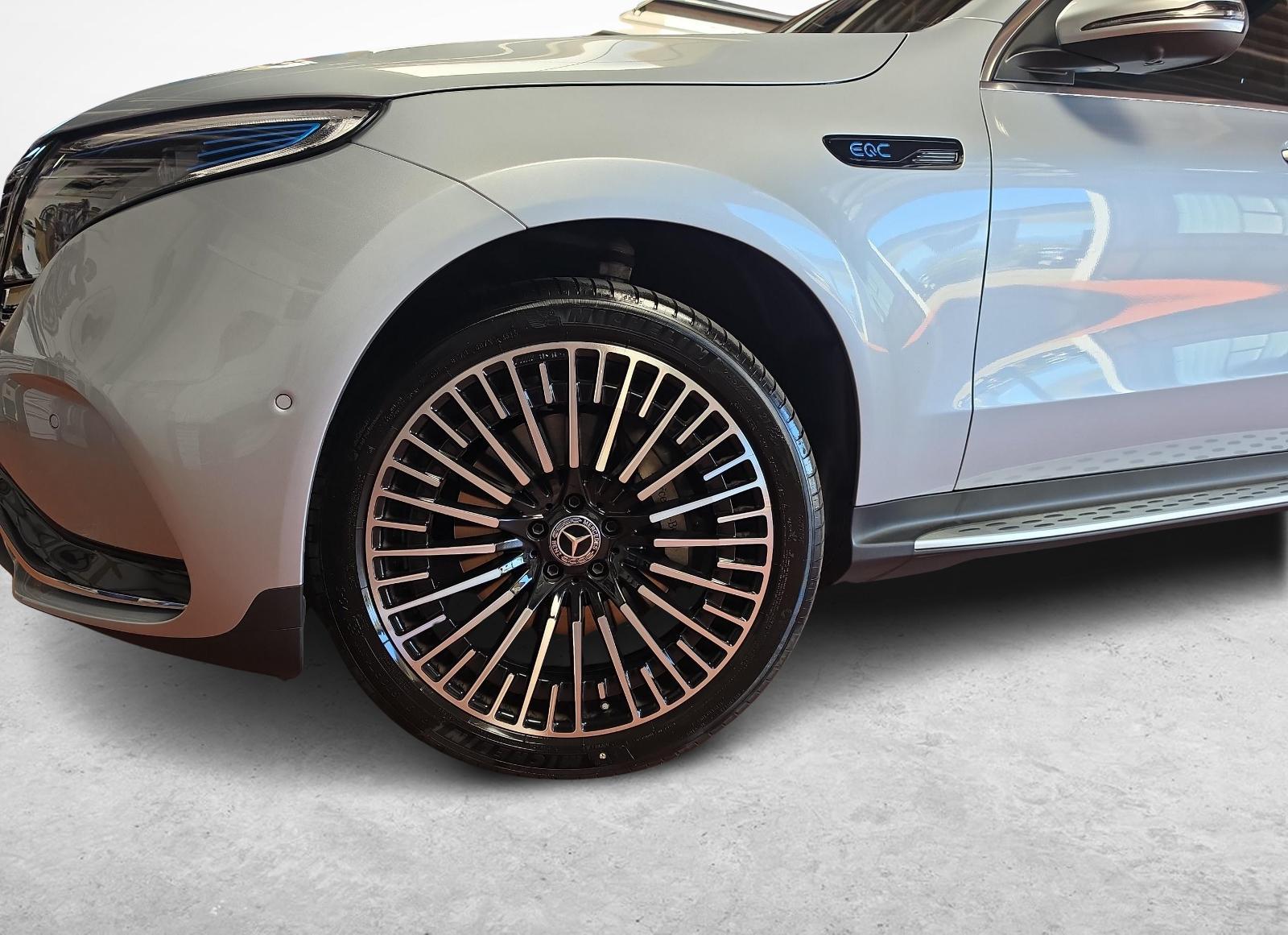 MERCEDES-BENZ EQC 400 4MATIC AMG Line-image-12