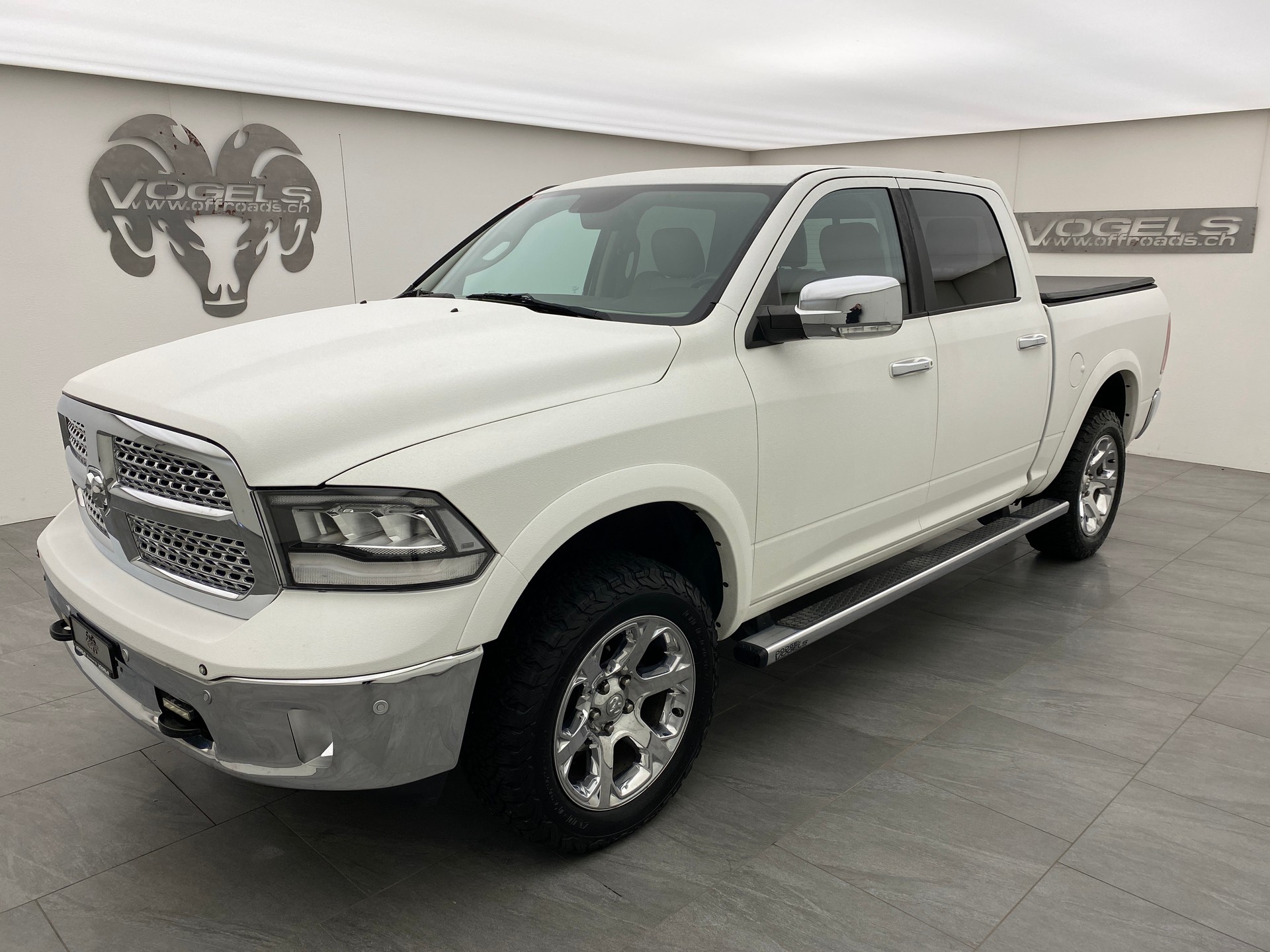 DODGE RAM 1500 5.7 Crew Cab Laramie-image-0
