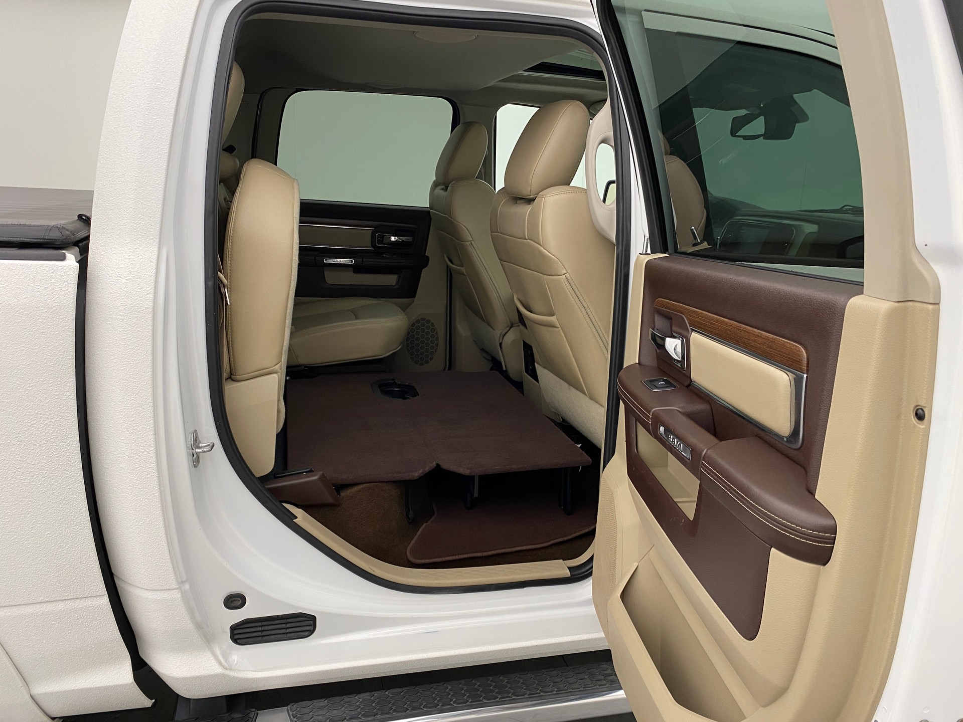 DODGE RAM 1500 5.7 Crew Cab Laramie-image-13