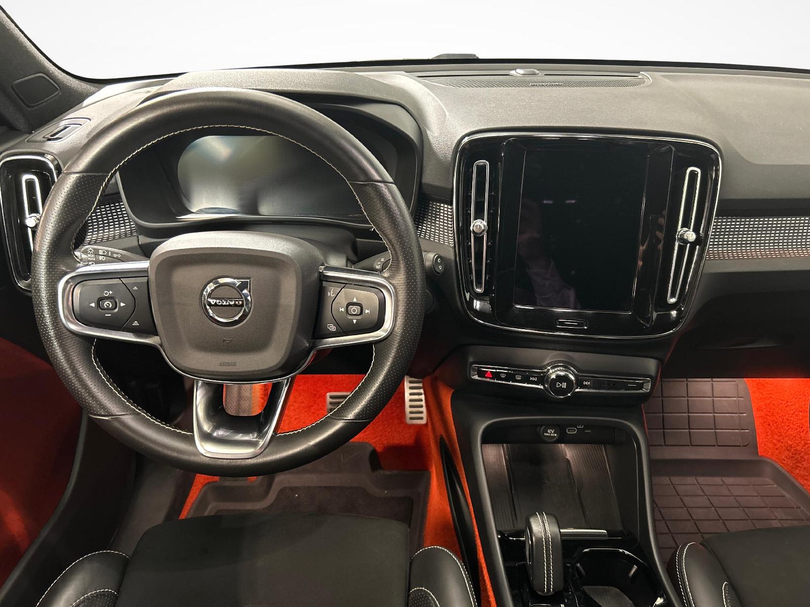 VOLVO XC40 P8 Twin R-Design AWD-image-6