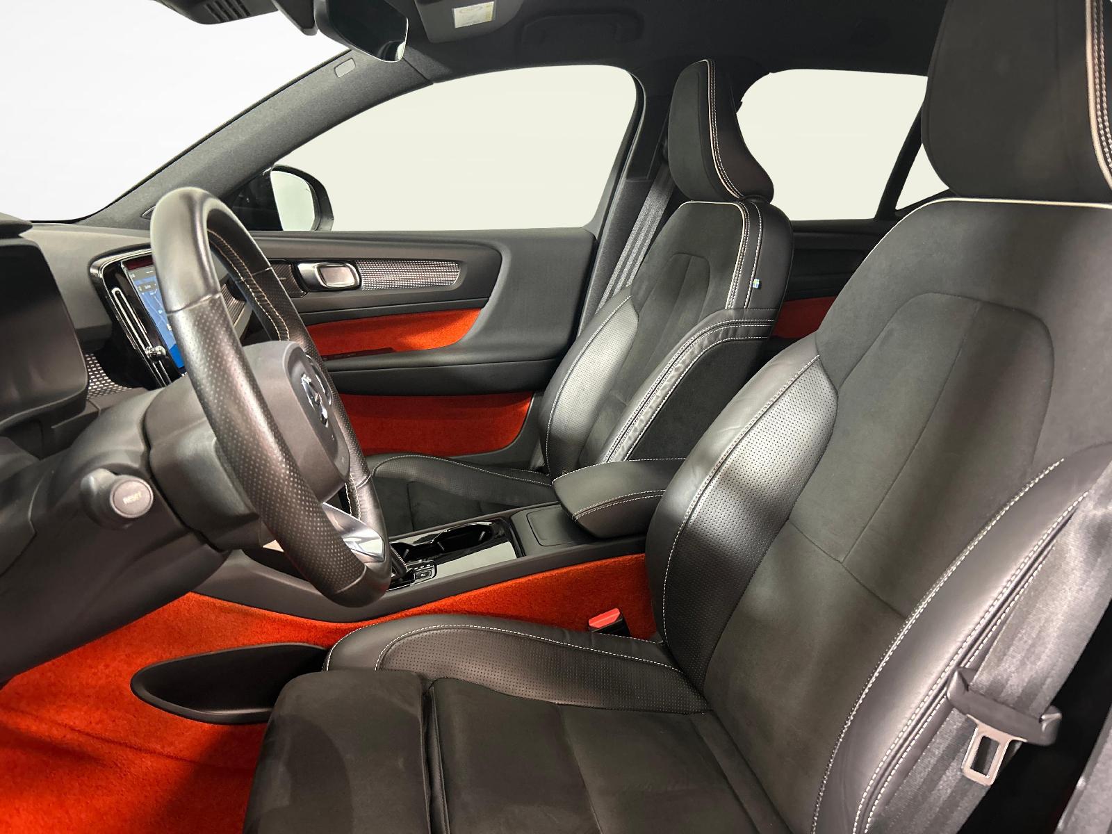 VOLVO XC40 P8 Twin R-Design AWD-image-3