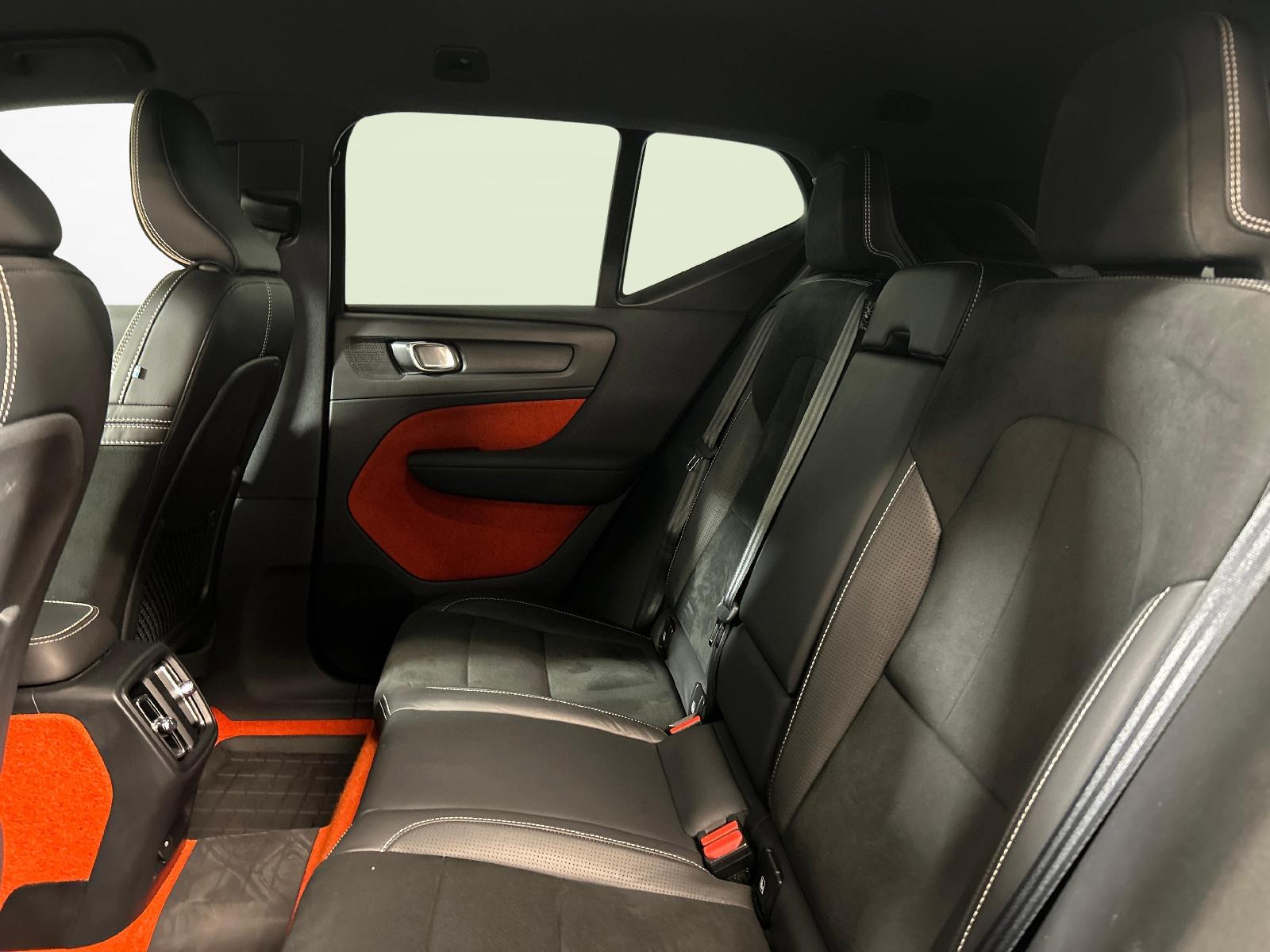VOLVO XC40 P8 Twin R-Design AWD-image-4