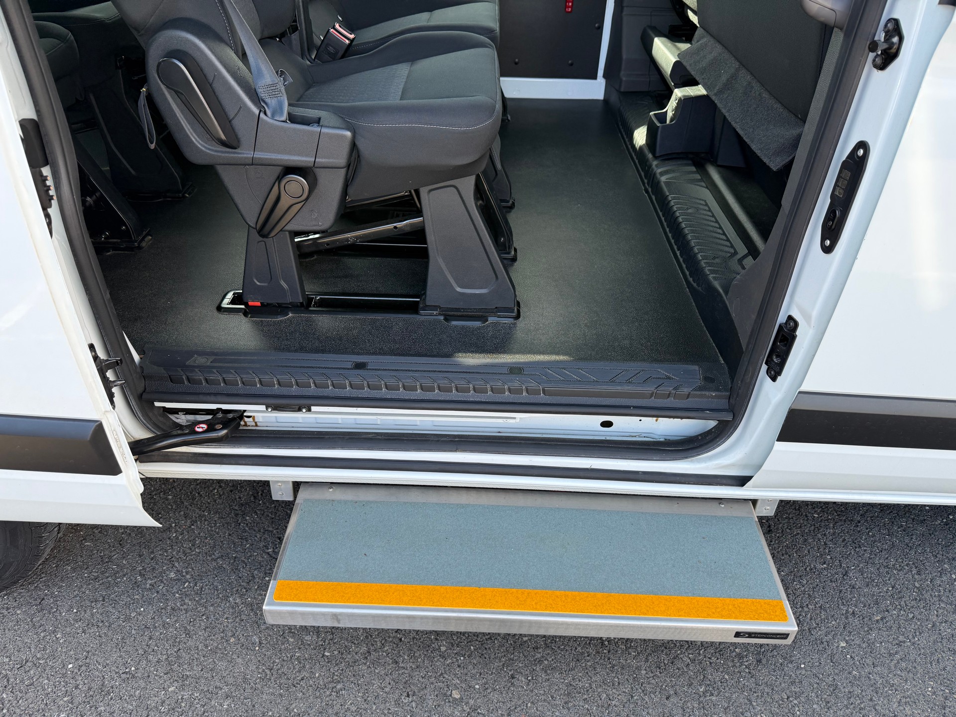 FORD Transit Custom 320 L1H1 Trend-image-13