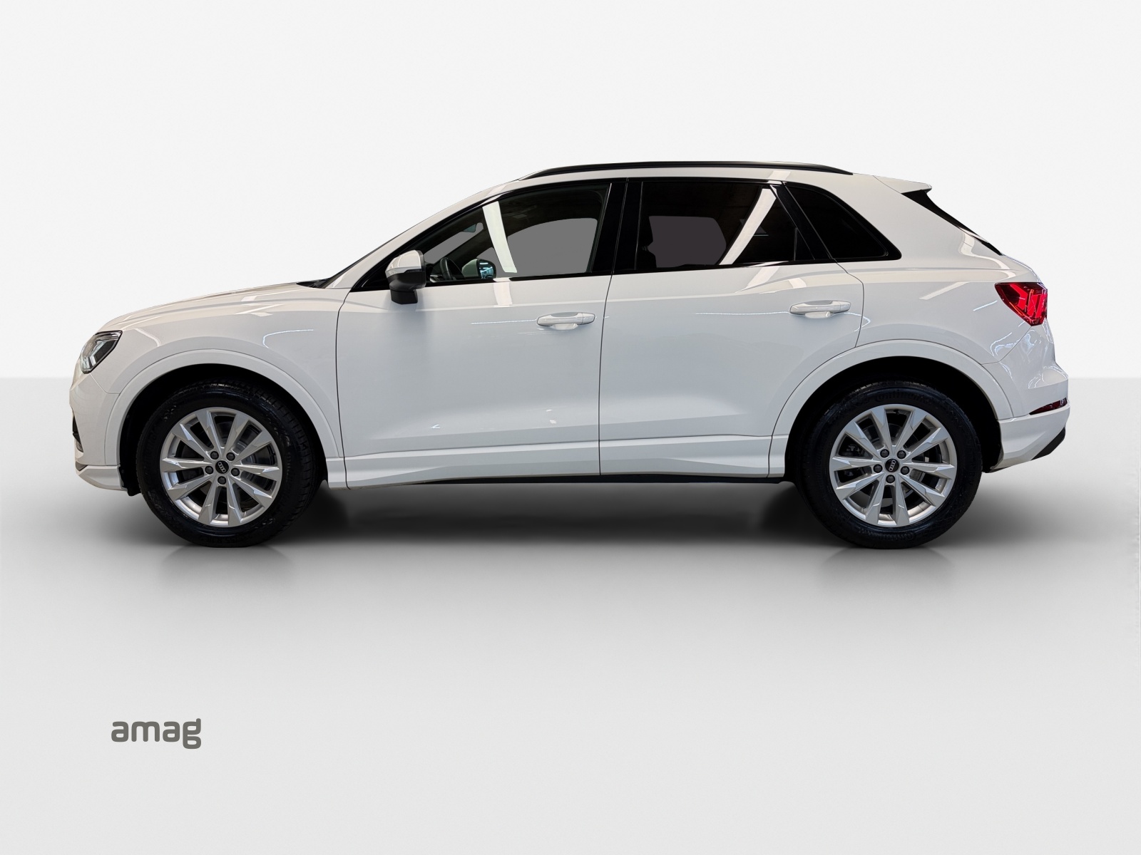 AUDI Q3 40 TFSI advanced quattro S-tronic-image-1
