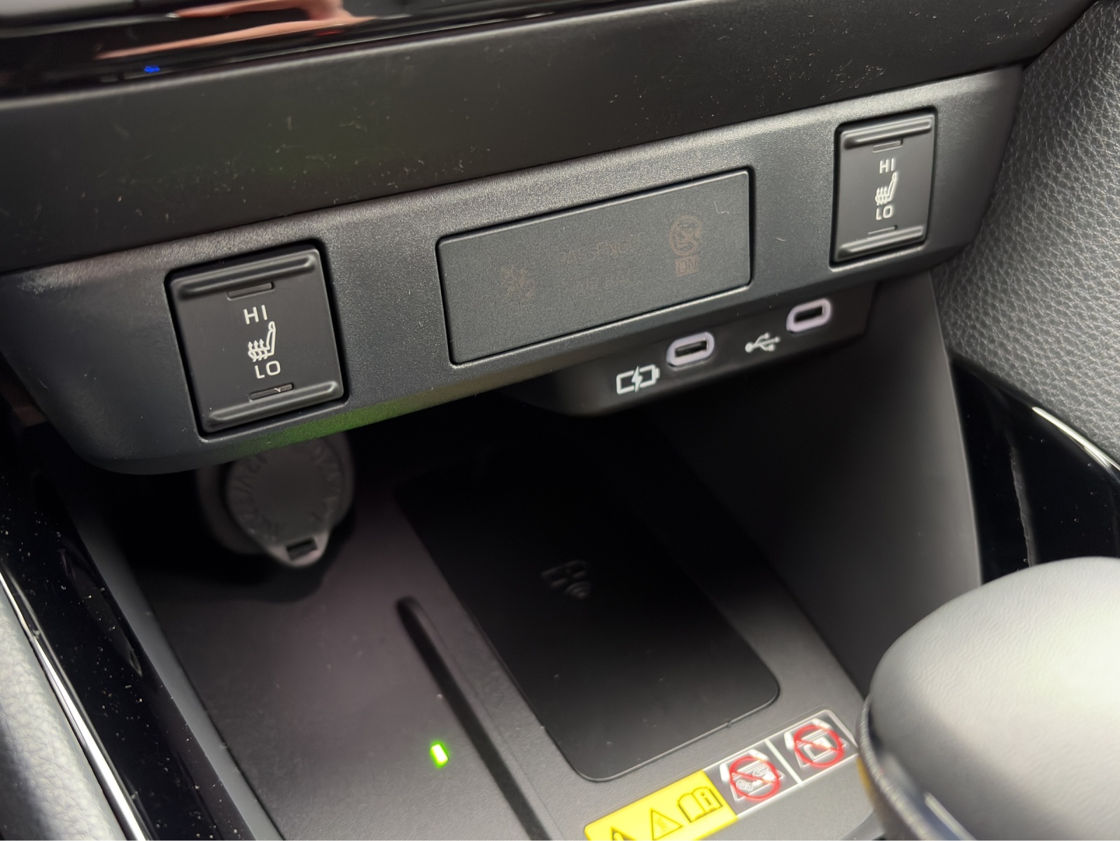 TOYOTA Yaris 1.5 VVT-i HSD Premium-image-15